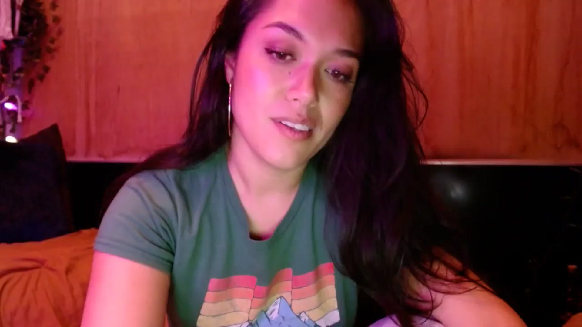 Gallery image thumbnail from slothyfoxy's myfreecams stream on, 10/17/2023, 06:08 image 1 of 20