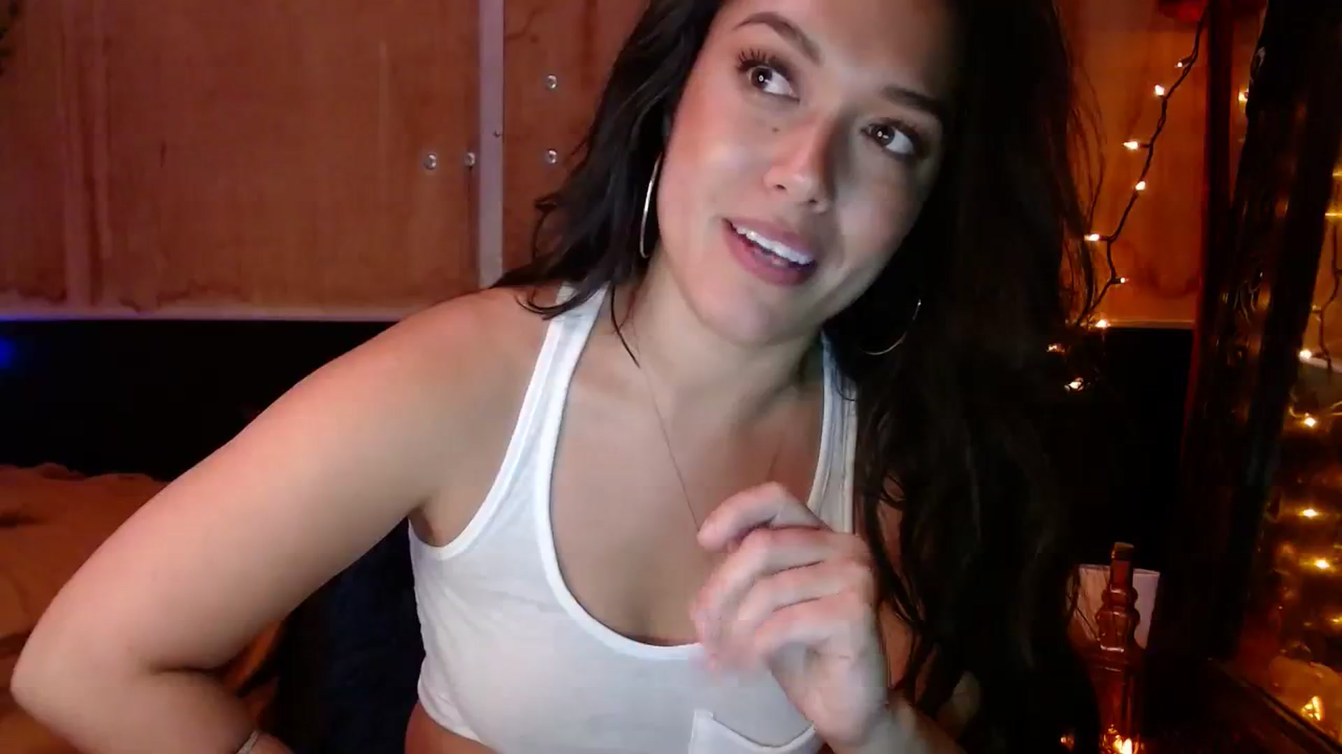 Gallery image thumbnail from slothyfoxy's myfreecams stream on, 10/18/2023, 03:05 image 7 of 20