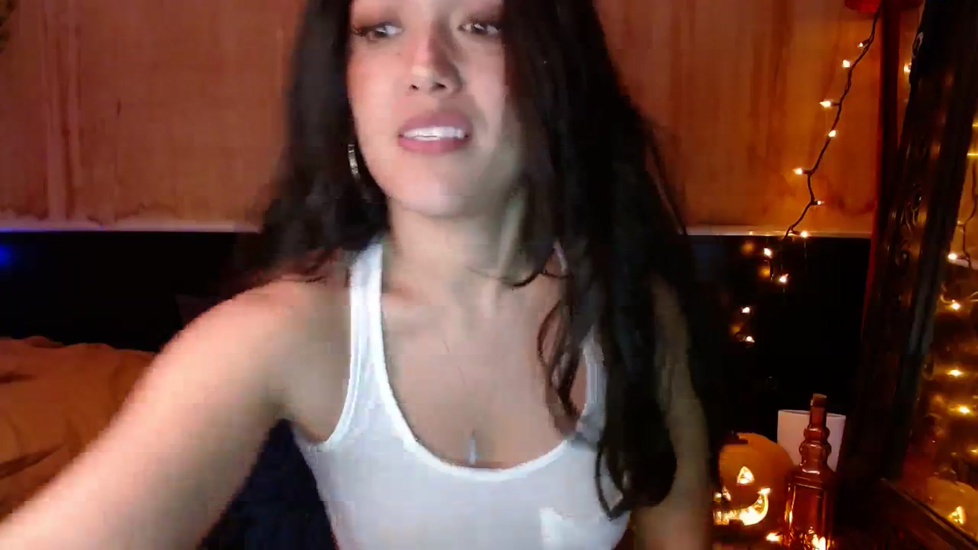 Gallery image thumbnail from slothyfoxy's myfreecams stream on, 10/18/2023, 03:05 image 12 of 20