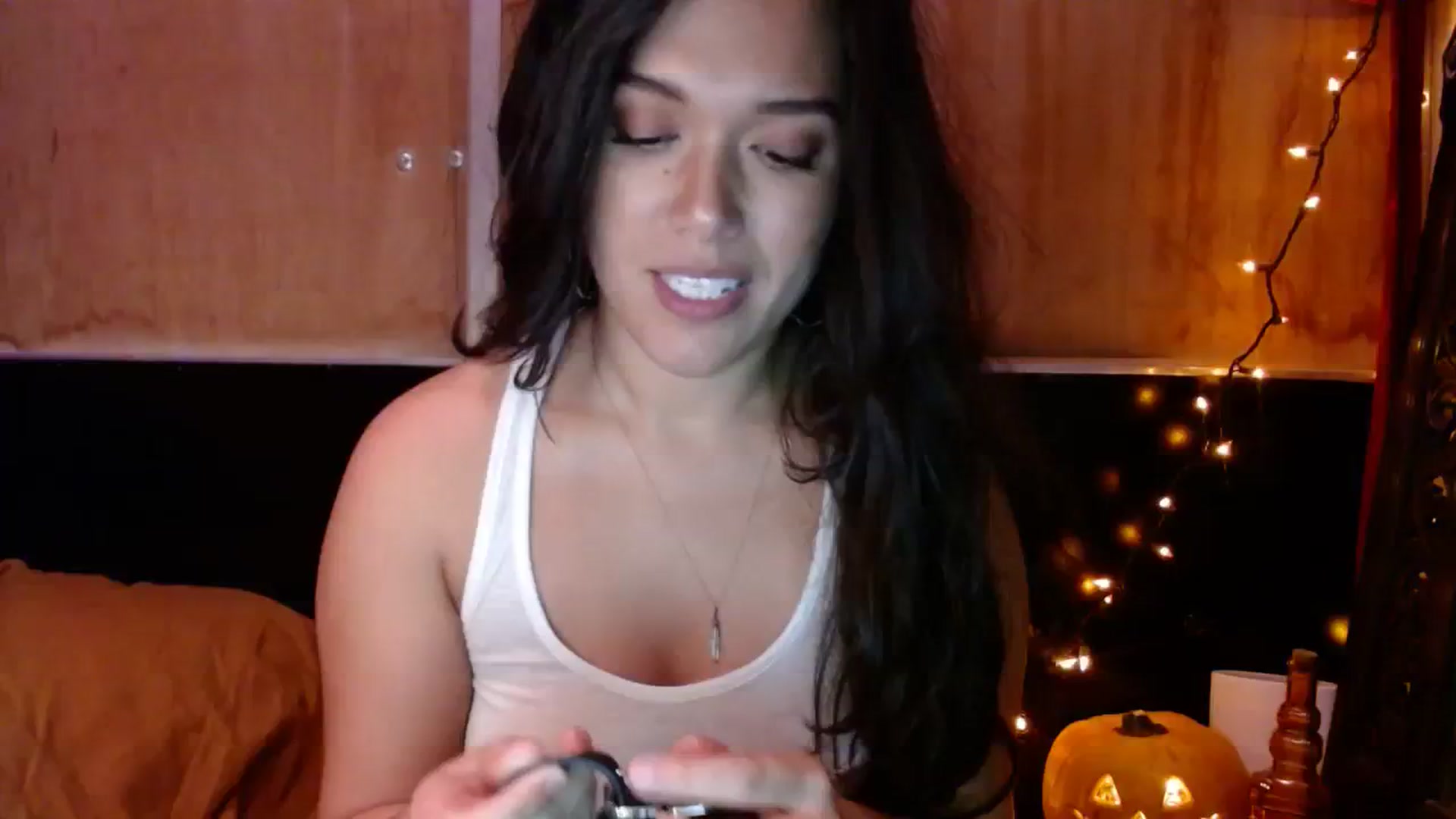 Gallery image thumbnail from slothyfoxy's myfreecams stream on, 10/18/2023, 03:05 image 19 of 20