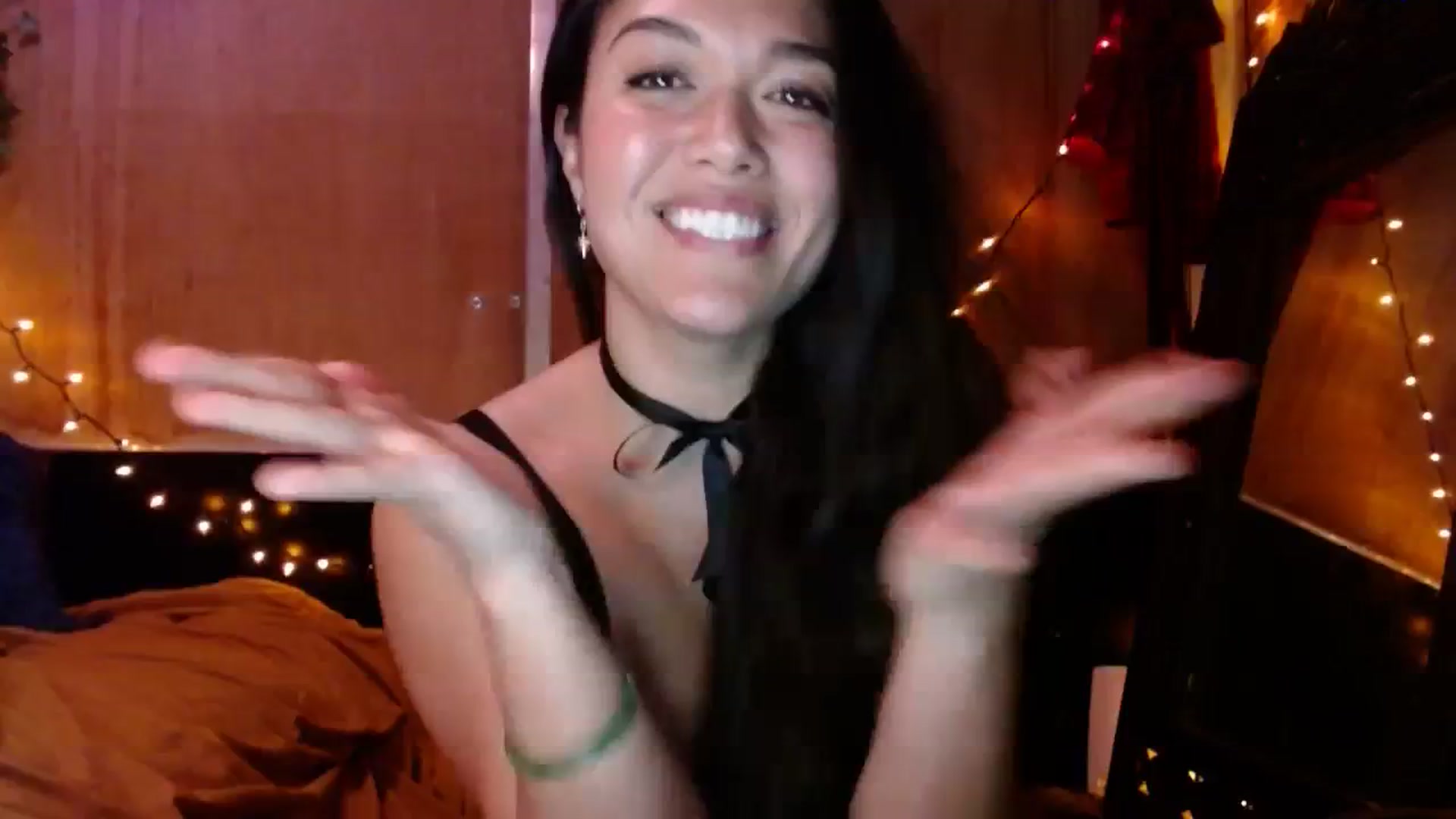 Gallery image thumbnail from slothyfoxy's myfreecams stream on, 11/21/2023, 04:48 image 4 of 20