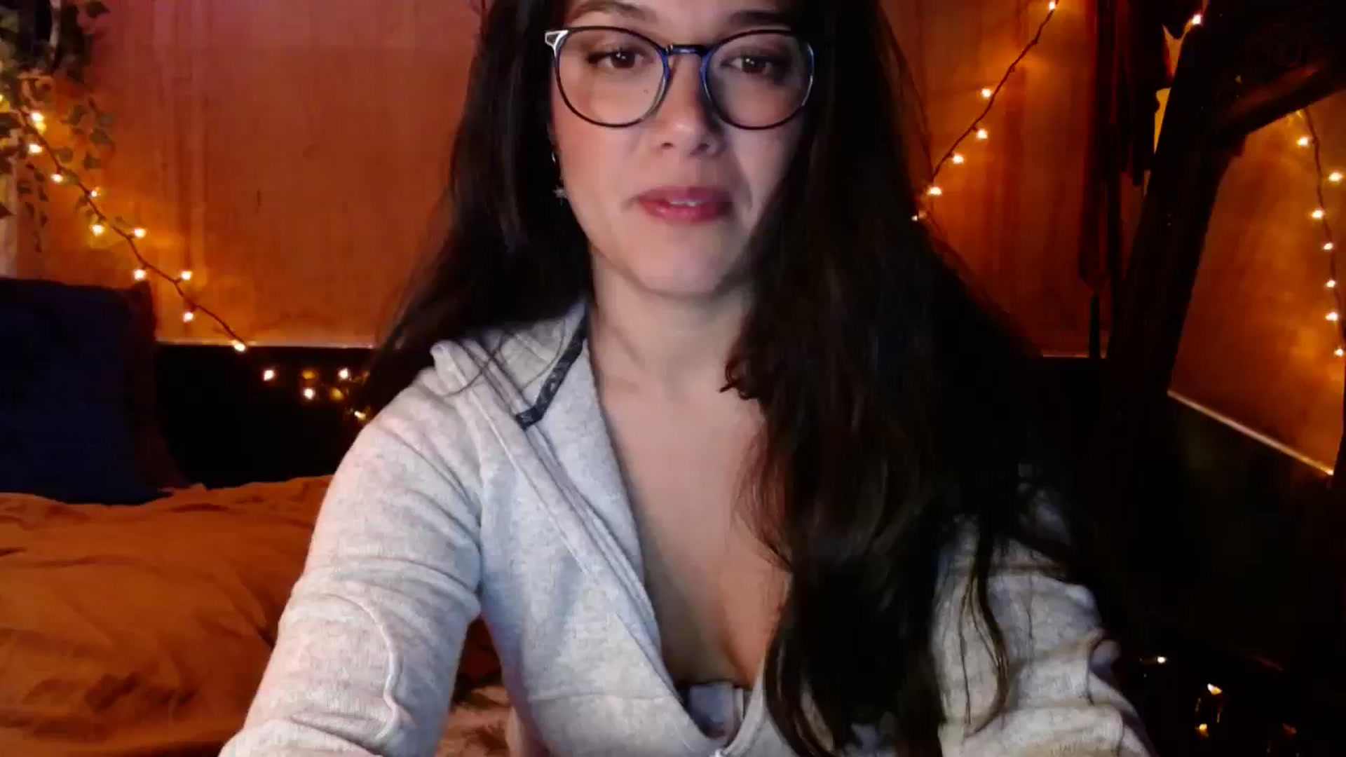 Gallery image thumbnail from slothyfoxy's myfreecams stream on, 12/01/2023, 09:01 image 4 of 20