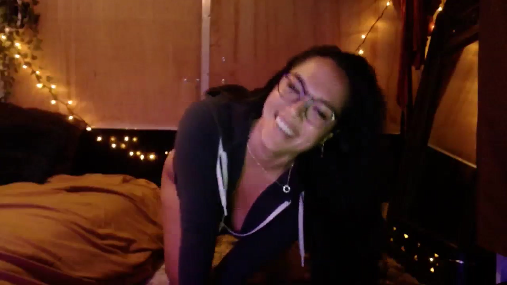 Gallery image thumbnail from slothyfoxy's myfreecams stream on, 12/03/2023, 07:51 image 11 of 20