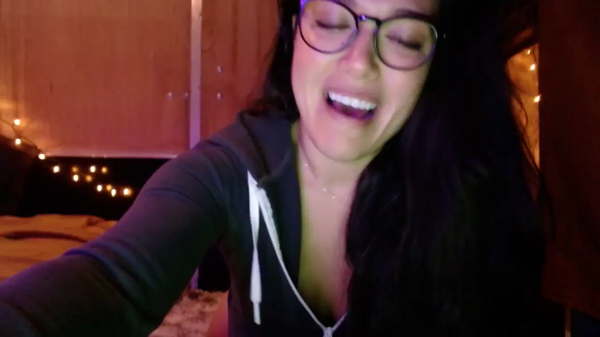 Gallery image thumbnail from slothyfoxy's myfreecams stream on, 12/03/2023, 07:51 image 2 of 20