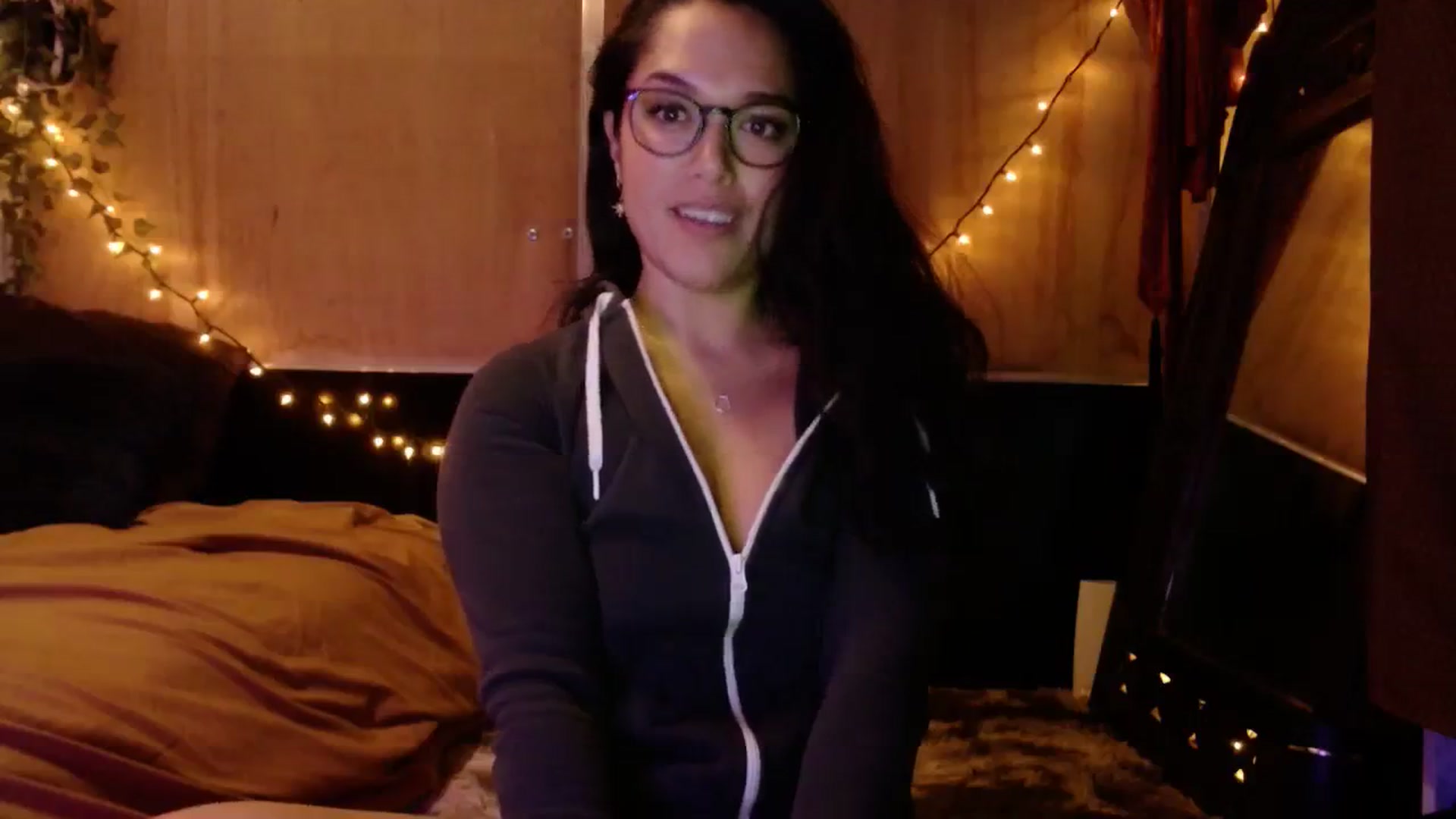 Gallery image thumbnail from slothyfoxy's myfreecams stream on, 12/03/2023, 07:51 image 12 of 20