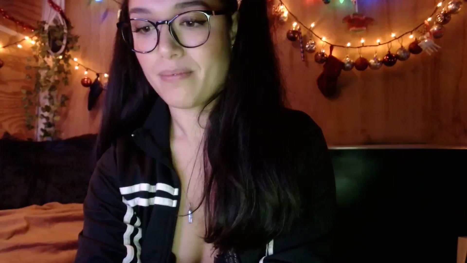 Gallery image thumbnail from slothyfoxy's myfreecams stream on, 12/12/2023, 03:30 image 10 of 20