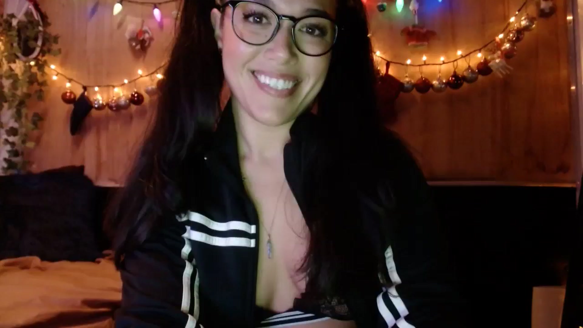 Gallery image thumbnail from slothyfoxy's myfreecams stream on, 12/12/2023, 03:30 image 2 of 20