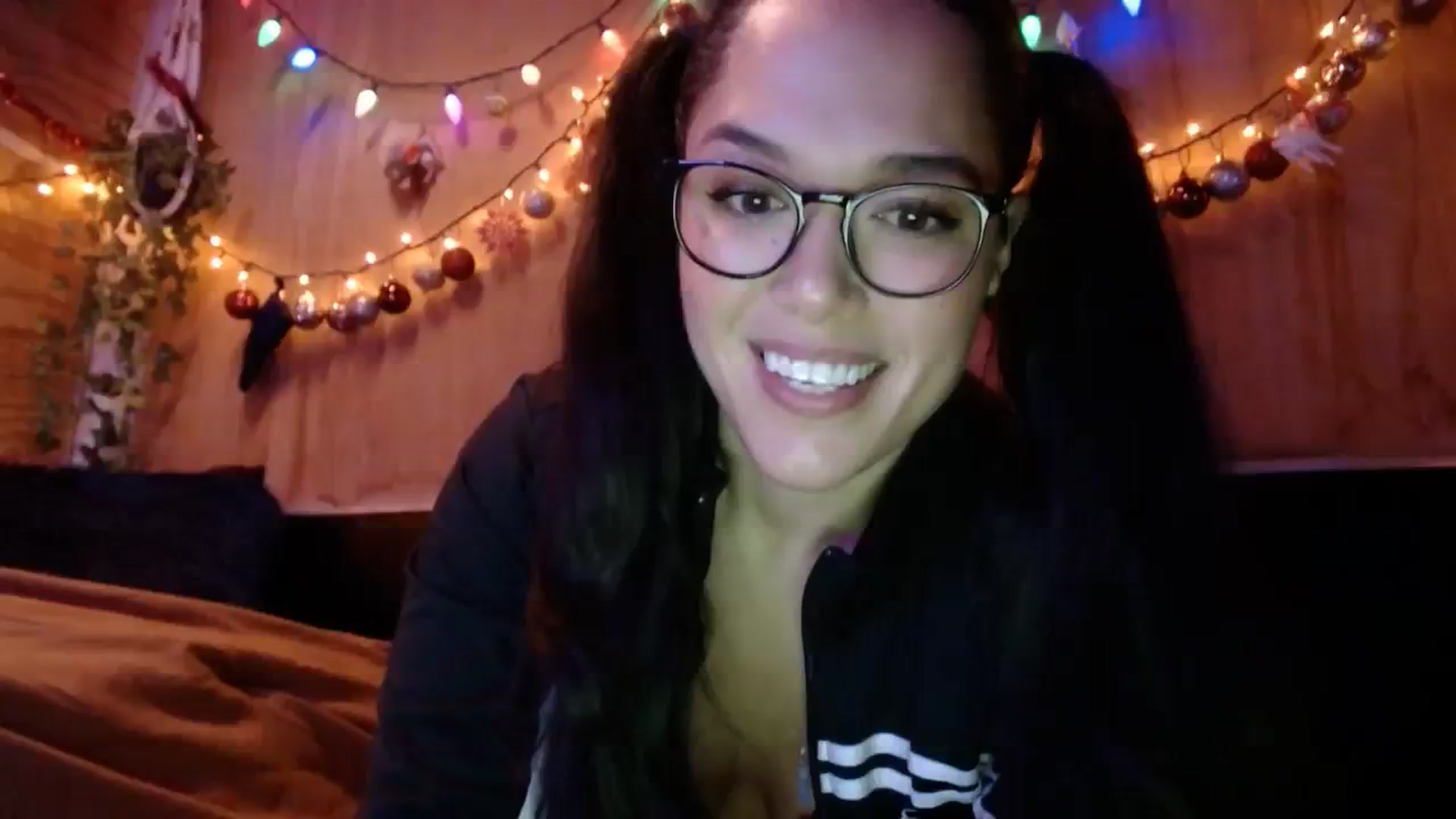 Gallery image thumbnail from slothyfoxy's myfreecams stream on, 12/12/2023, 03:30 image 8 of 20