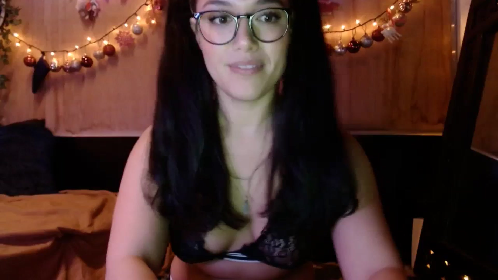 Gallery image thumbnail from slothyfoxy's myfreecams stream on, 12/12/2023, 03:30 image 15 of 20