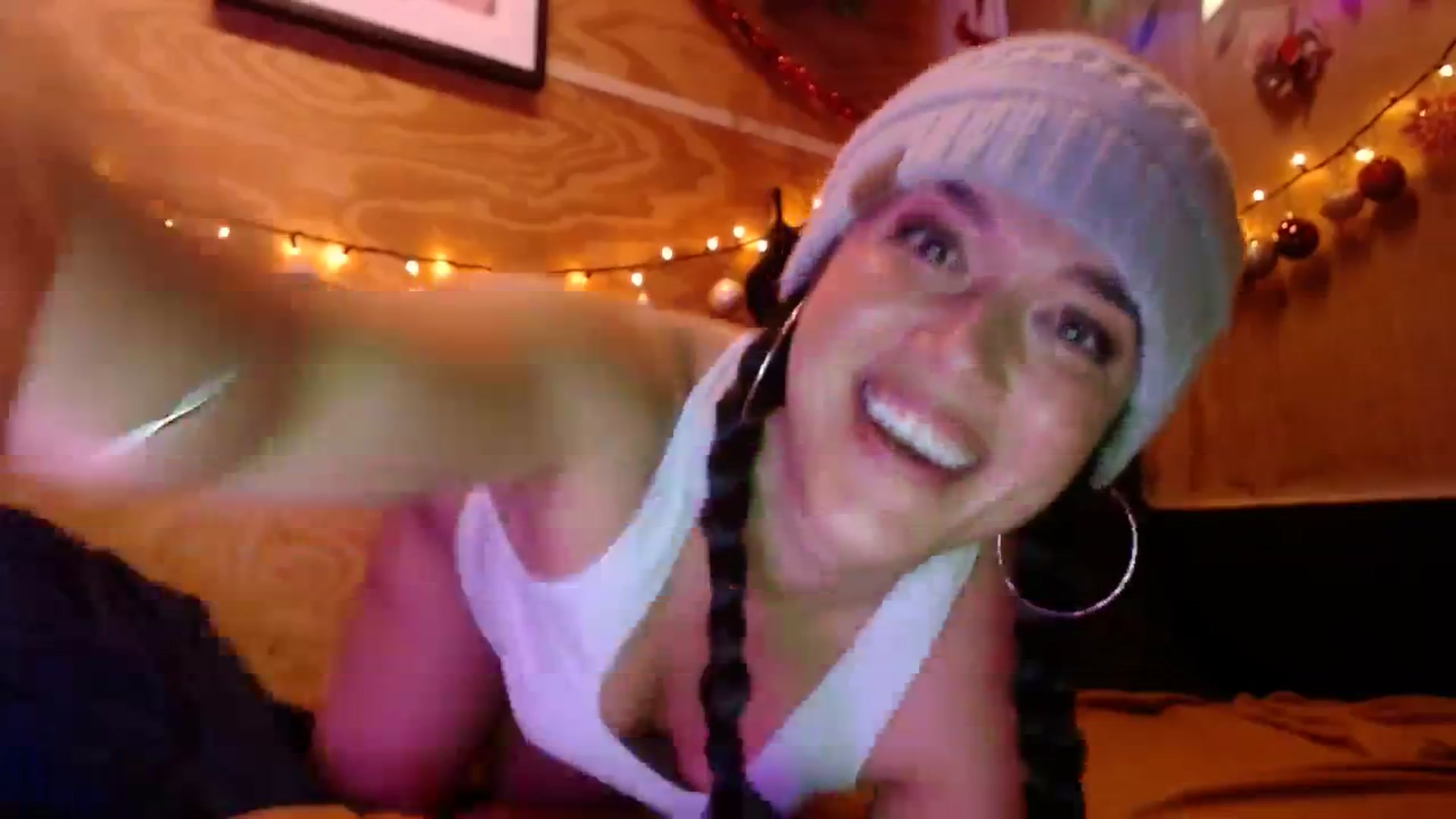 Gallery image thumbnail from slothyfoxy's myfreecams stream on, 12/13/2023, 03:01 image 10 of 20
