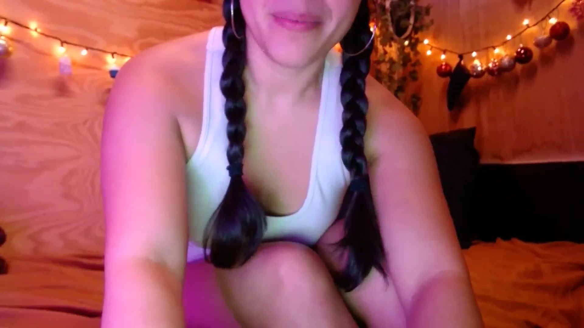 Gallery image thumbnail from slothyfoxy's myfreecams stream on, 12/13/2023, 03:01 image 19 of 20