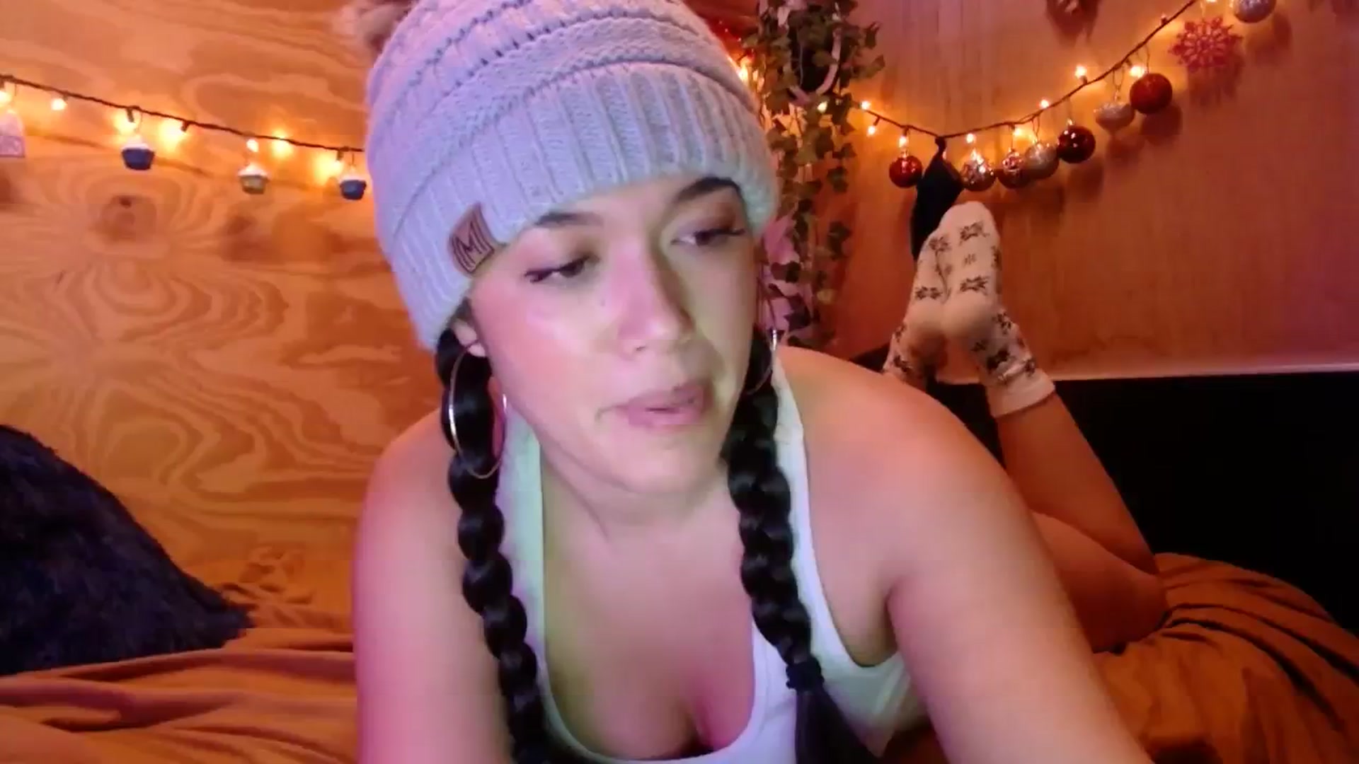 Gallery image thumbnail from slothyfoxy's myfreecams stream on, 12/13/2023, 03:01 image 7 of 20