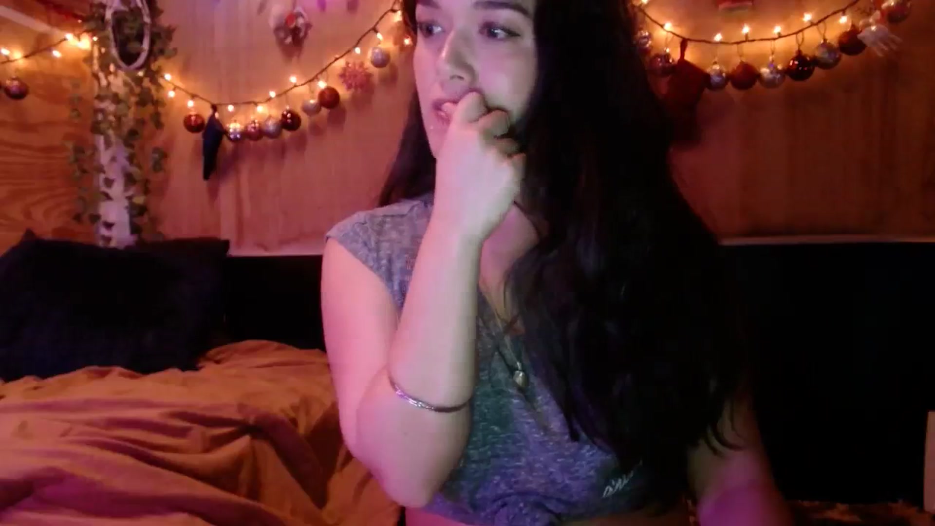 Gallery image thumbnail from slothyfoxy's myfreecams stream on, 12/14/2023, 08:03 image 16 of 20