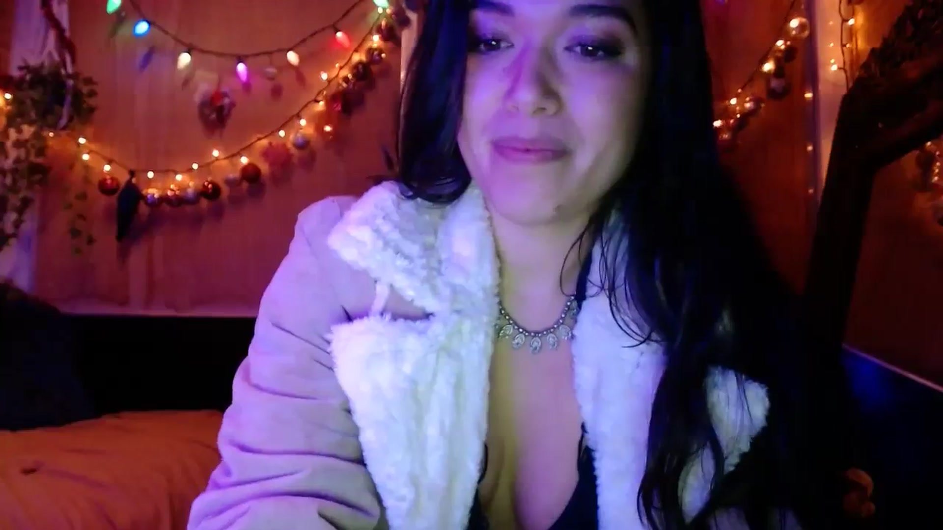 Gallery image thumbnail from slothyfoxy's myfreecams stream on, 01/08/2024, 03:51 image 15 of 20