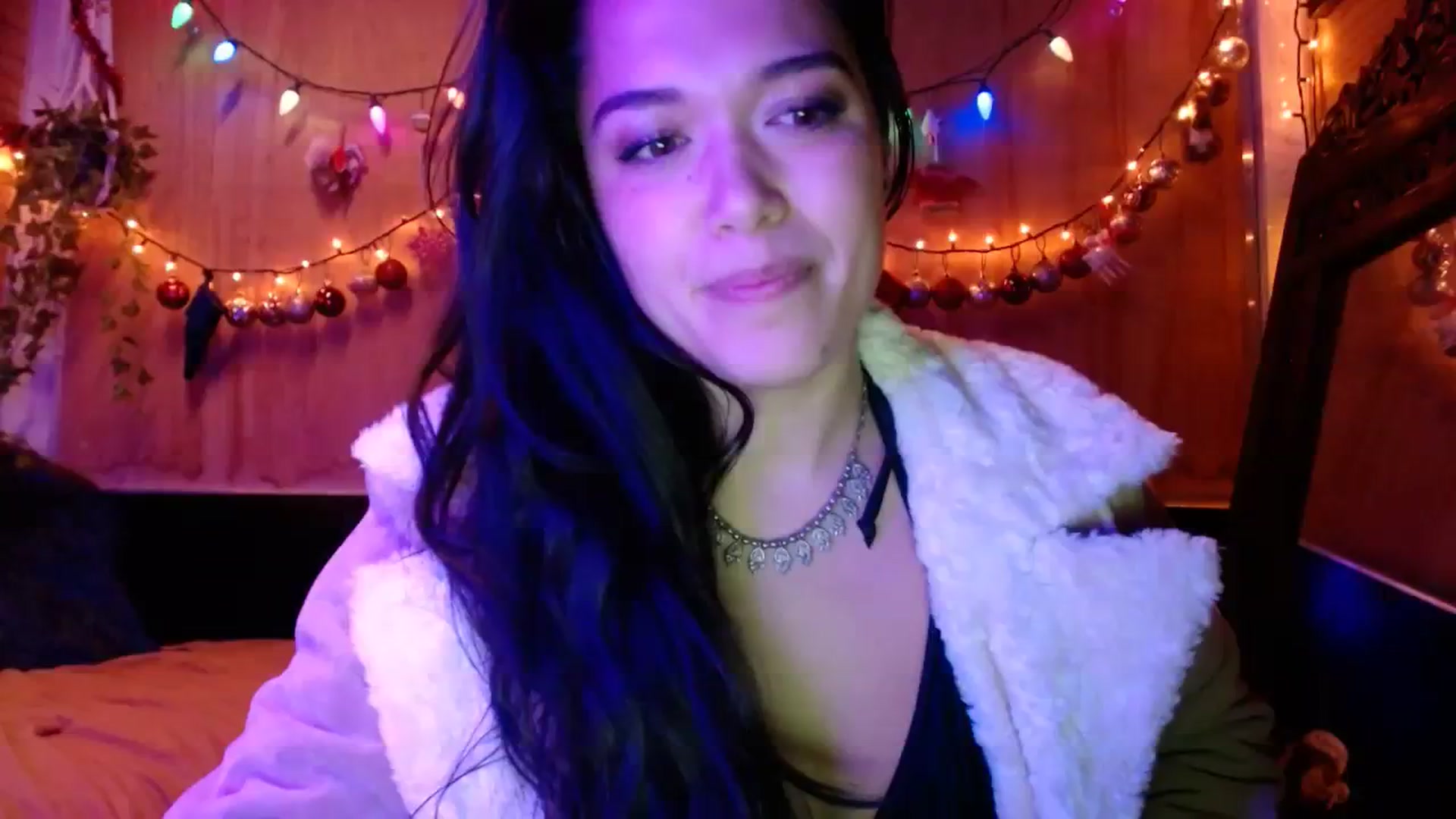 Gallery image thumbnail from slothyfoxy's myfreecams stream on, 01/08/2024, 03:51 image 7 of 20