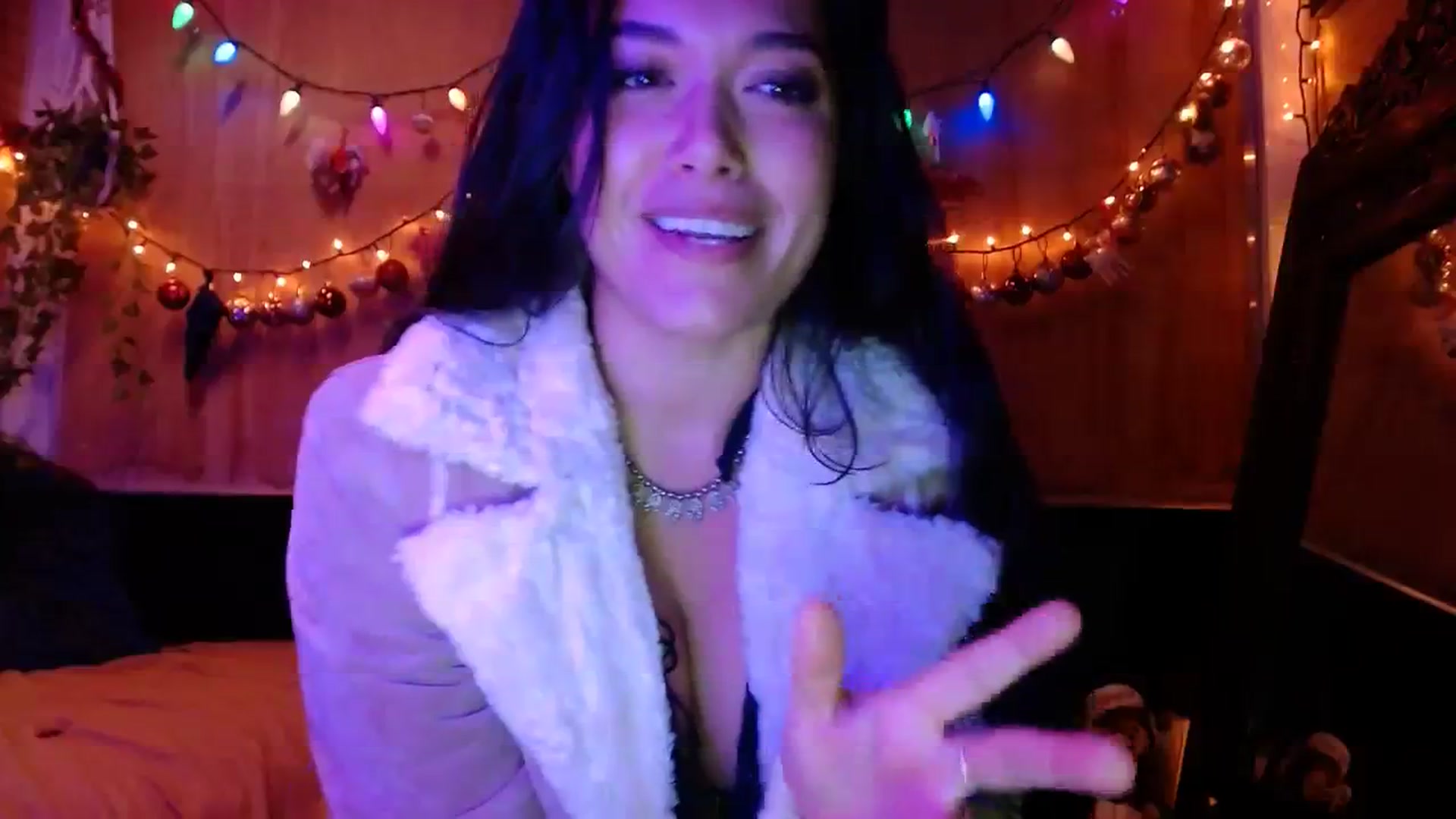 Gallery image thumbnail from slothyfoxy's myfreecams stream on, 01/08/2024, 03:51 image 14 of 20