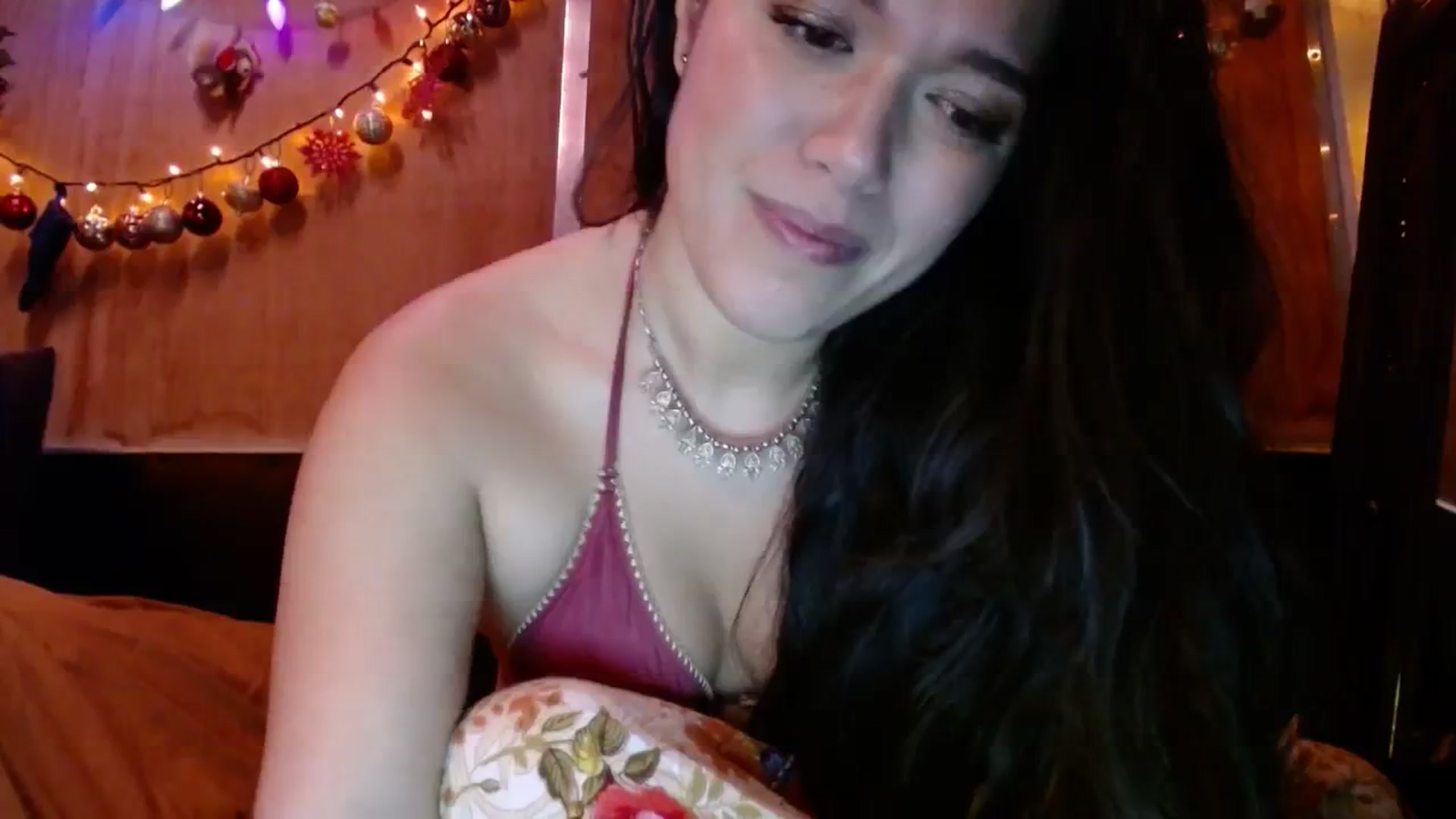 Gallery image thumbnail from slothyfoxy's myfreecams stream on, 01/09/2024, 05:05 image 8 of 20