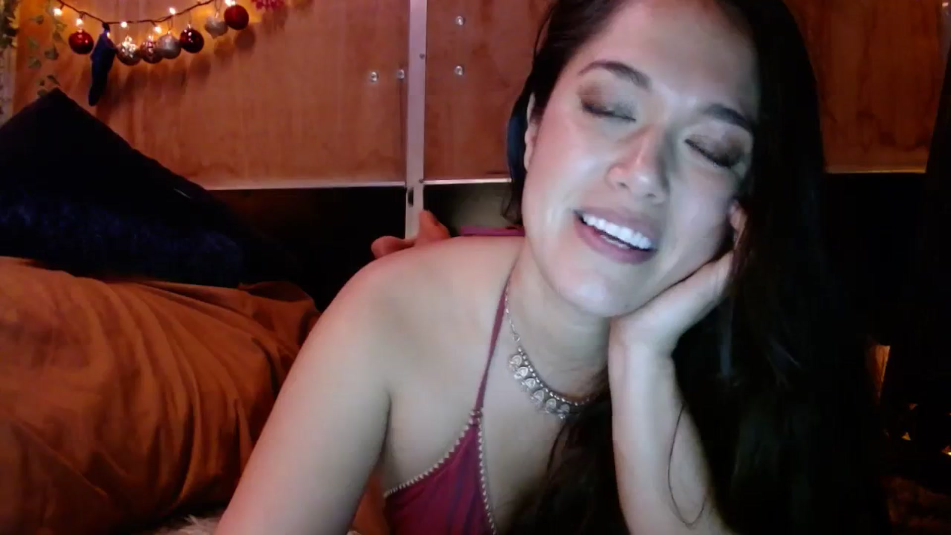 Gallery image thumbnail from slothyfoxy's myfreecams stream on, 01/09/2024, 06:04 image 16 of 20