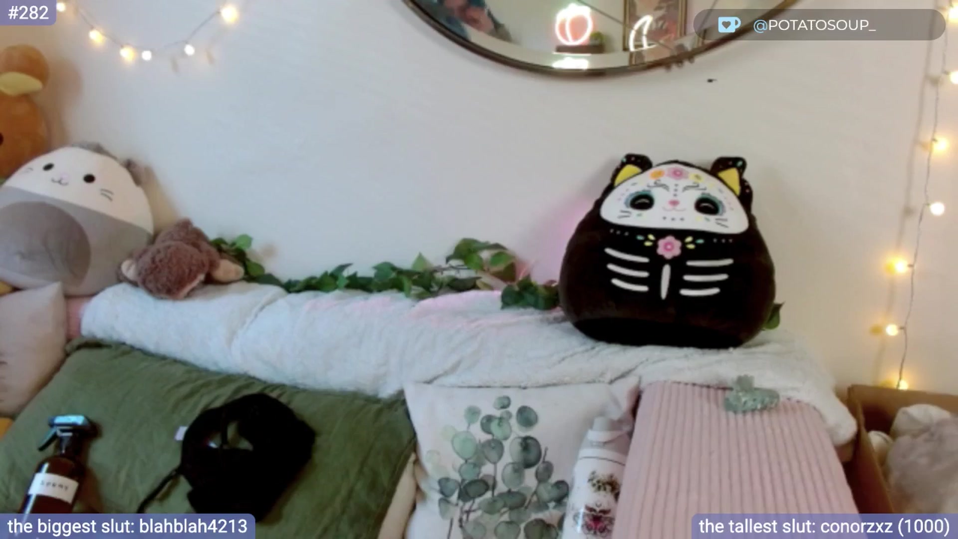 Gallery image thumbnail from sluttypotato_'s myfreecams stream on, 08/01/2025, 20:53 image 18 of 20