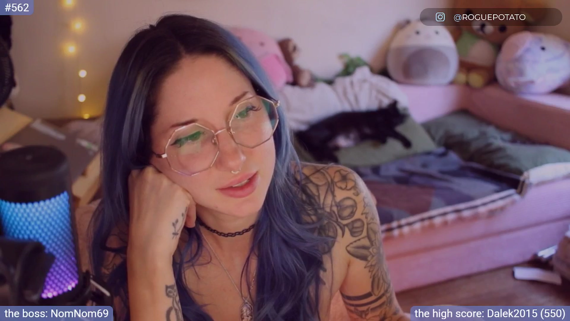 Gallery image thumbnail from sluttypotato_'s myfreecams stream on, 08/12/2025, 24:52 image 19 of 20