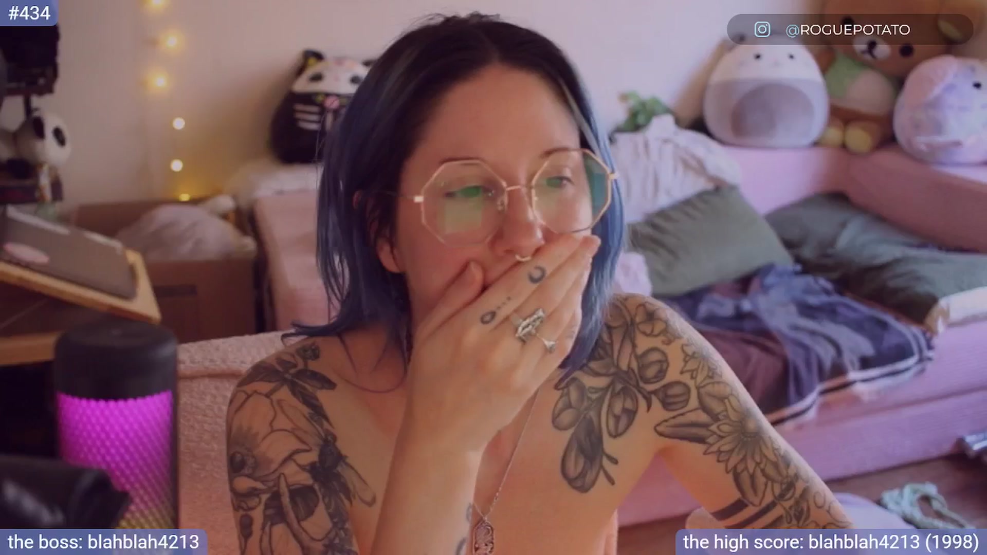 Gallery image thumbnail from sluttypotato_'s myfreecams stream on, 08/13/2025, 24:33 image 18 of 20