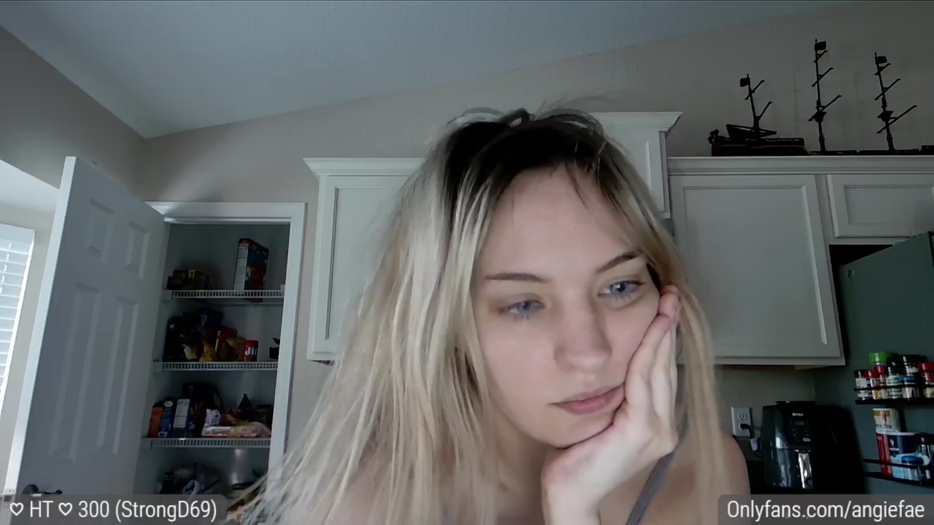 Gallery image thumbnail from sluttysushi's myfreecams stream on, 06/12/2024, 23:12 image 15 of 20