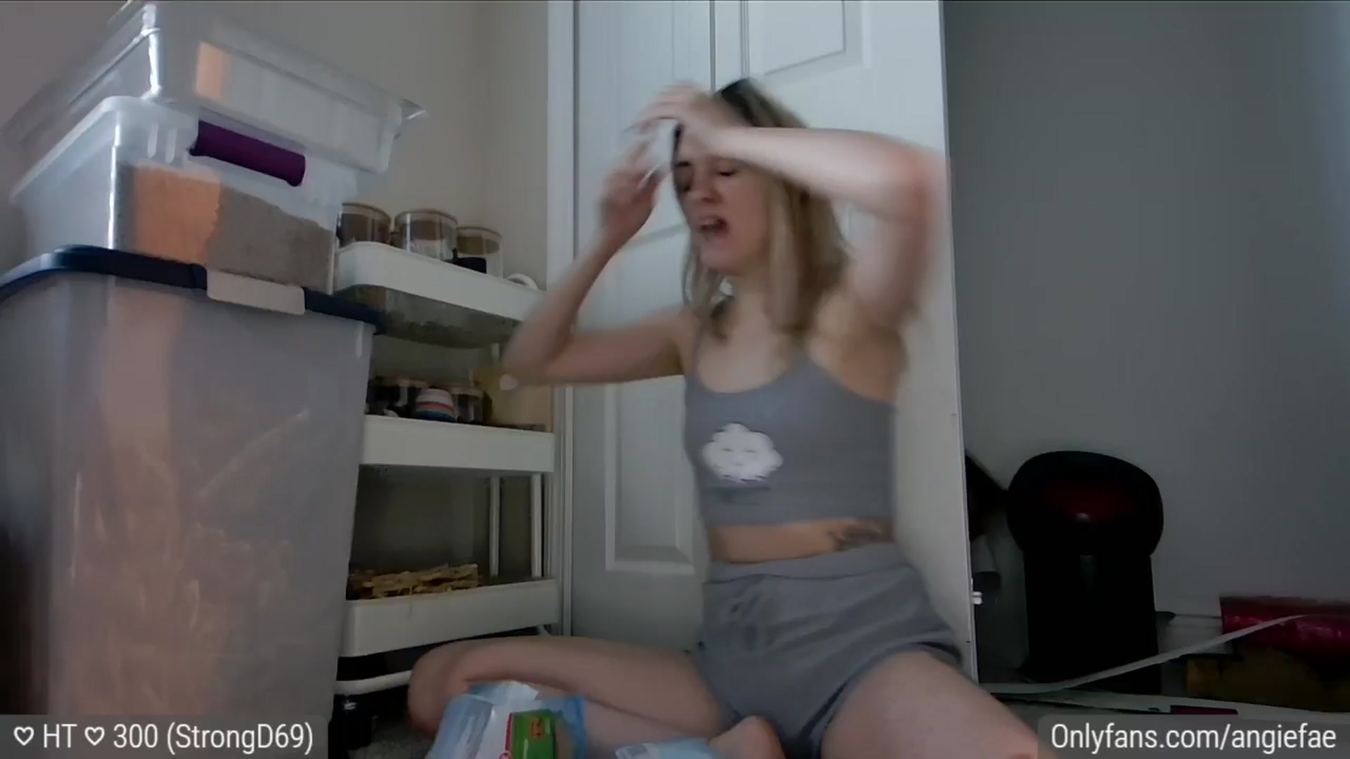 Gallery image thumbnail from sluttysushi's myfreecams stream on, 06/13/2024, 24:01 image 8 of 20