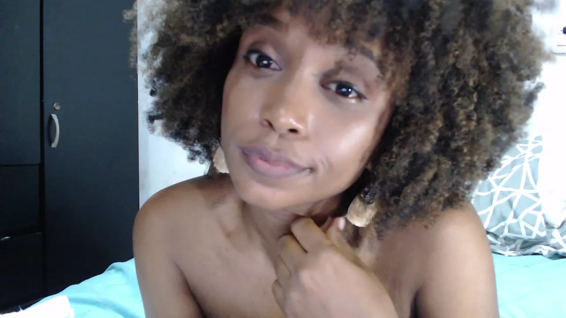 Gallery image thumbnail from smilewhitney's myfreecams stream on, 11/15/2022, 05:25 image 19 of 20