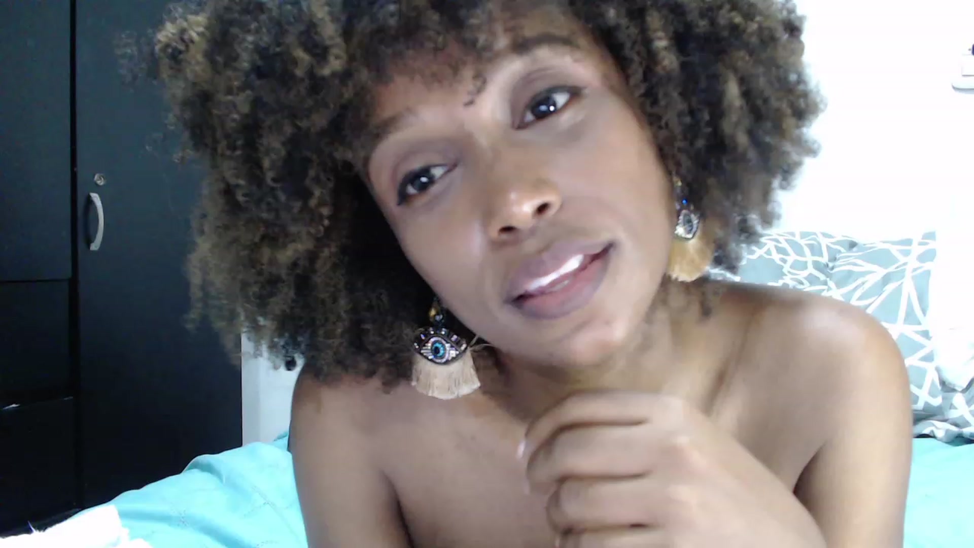 Gallery image thumbnail from smilewhitney's myfreecams stream on, 11/15/2022, 05:25 image 17 of 20