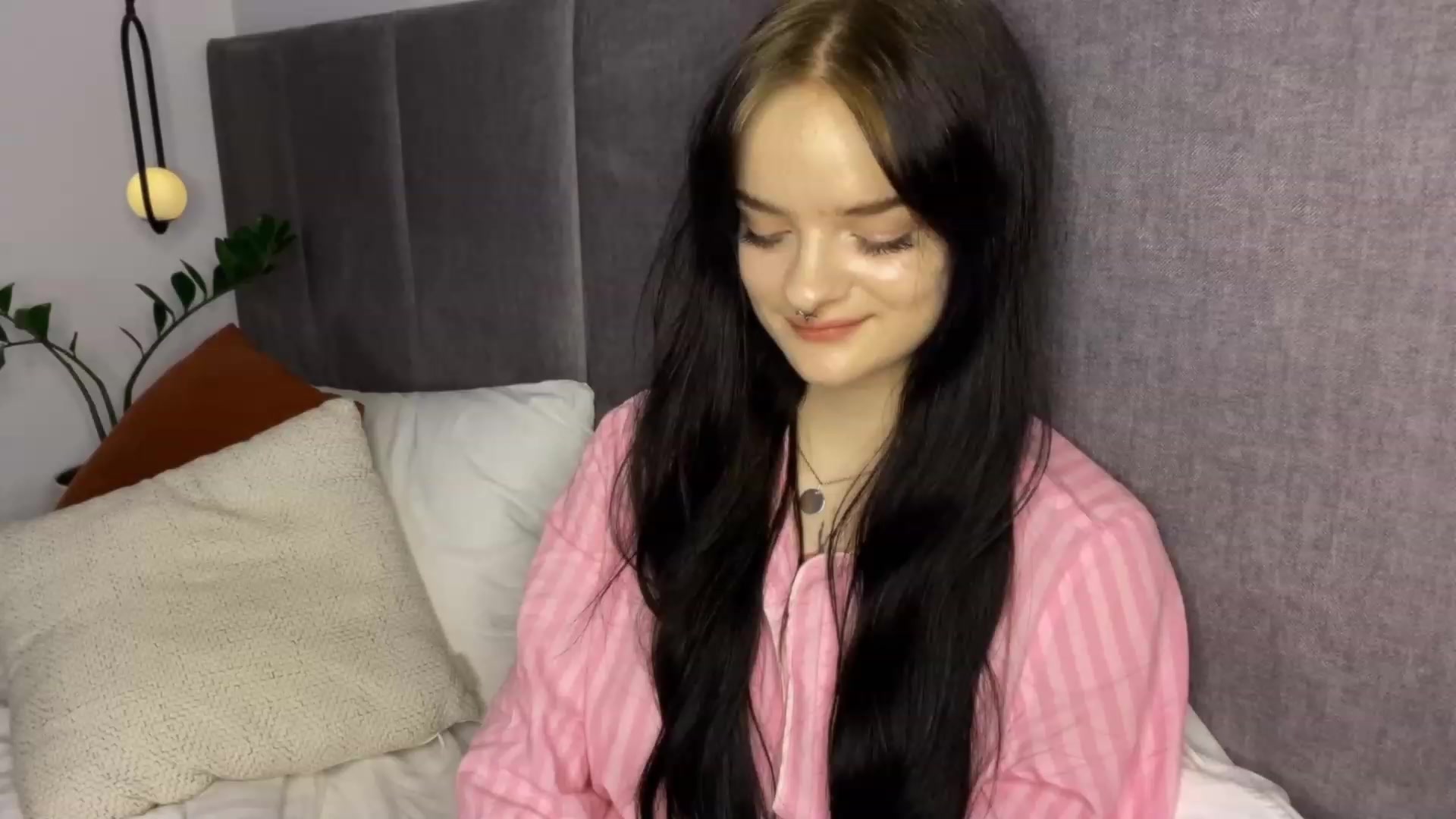 Gallery image thumbnail from sofancysoul's myfreecams stream on, 12/20/2022, 16:38 image 7 of 20