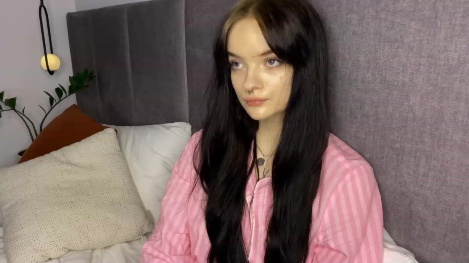 Gallery image thumbnail from sofancysoul's myfreecams stream on, 12/20/2022, 16:38 image 9 of 20