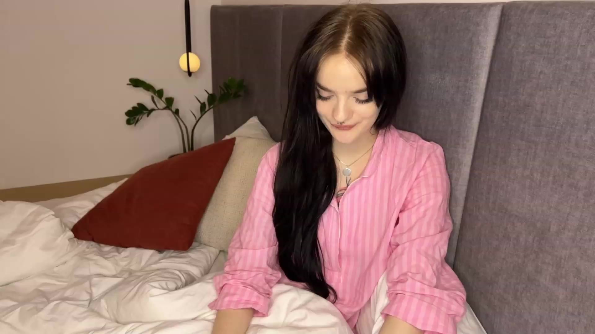 Gallery image thumbnail from sofancysoul's myfreecams stream on, 12/21/2022, 22:20 image 6 of 20