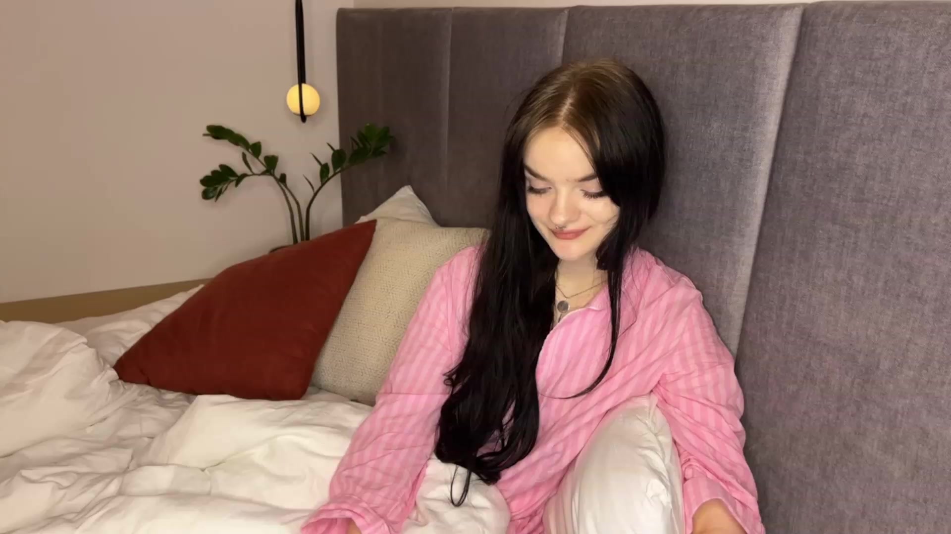 Gallery image thumbnail from sofancysoul's myfreecams stream on, 12/21/2022, 22:20 image 19 of 20