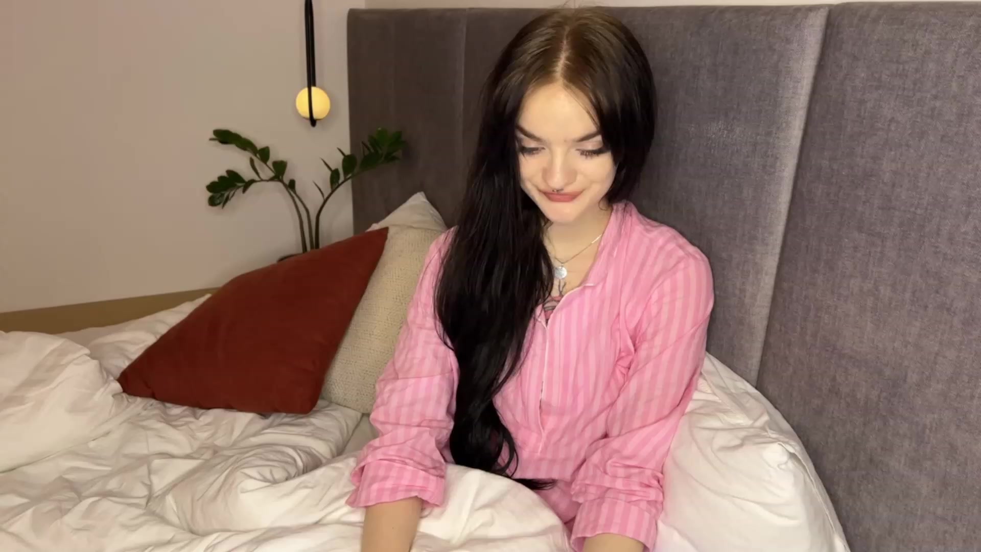 Gallery image thumbnail from sofancysoul's myfreecams stream on, 12/21/2022, 22:20 image 2 of 20