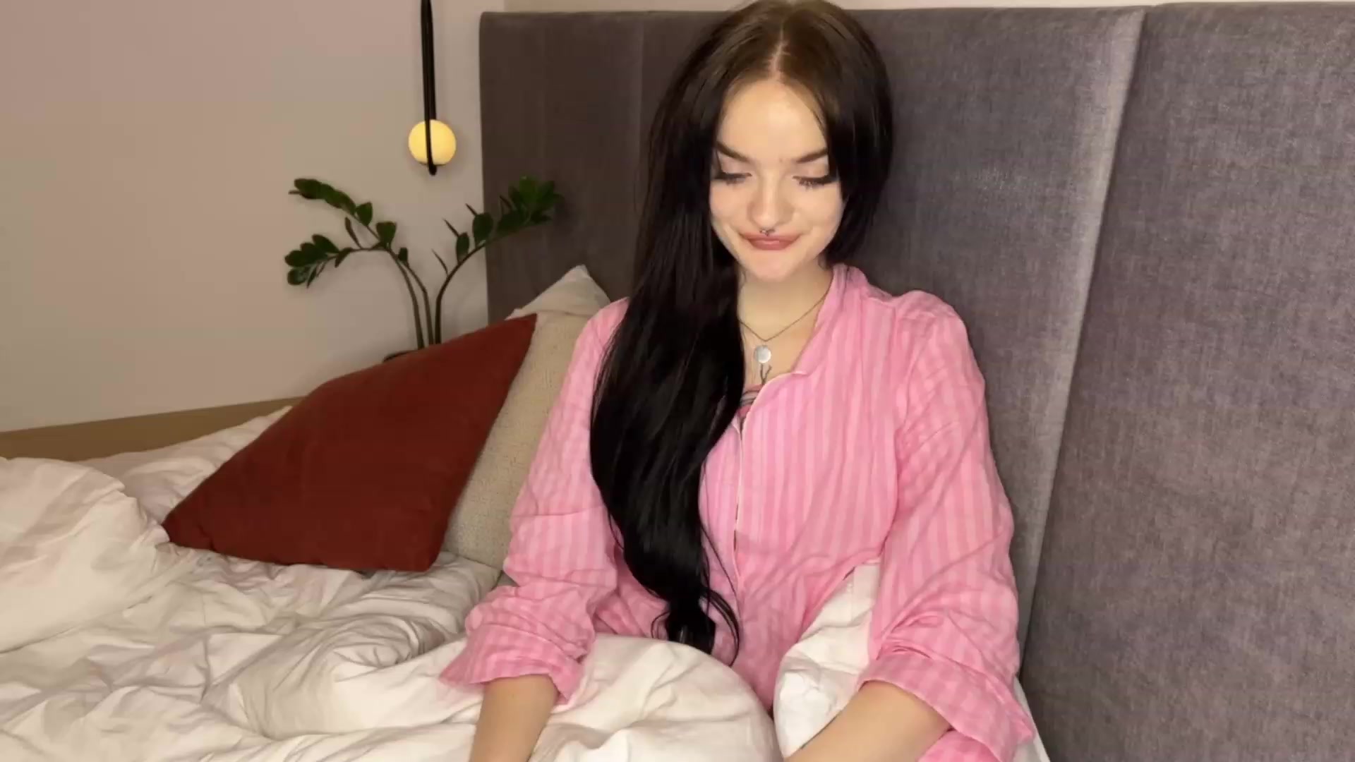 Gallery image thumbnail from sofancysoul's myfreecams stream on, 12/21/2022, 22:20 image 3 of 20