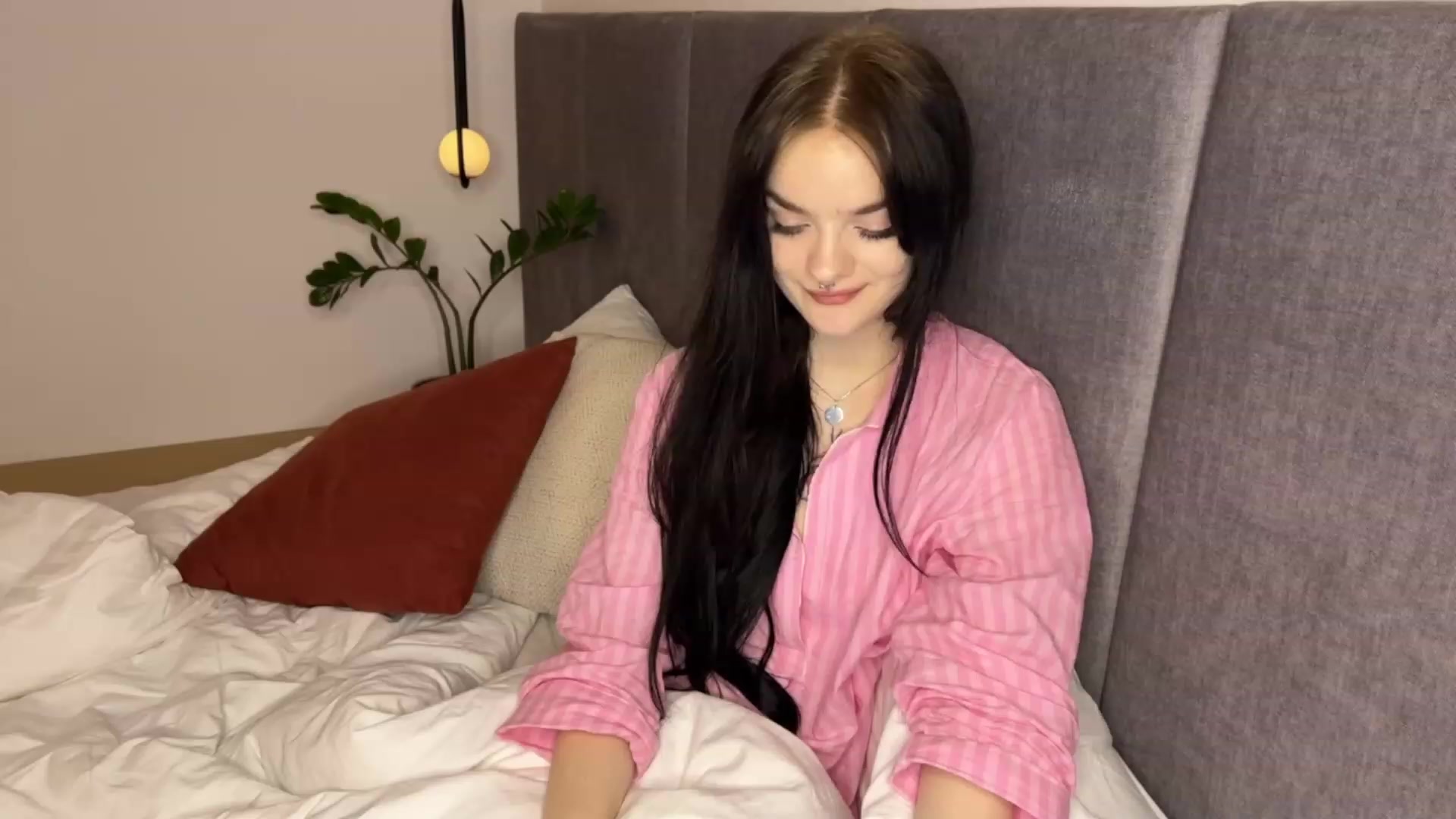 Gallery image thumbnail from sofancysoul's myfreecams stream on, 12/21/2022, 22:20 image 14 of 20