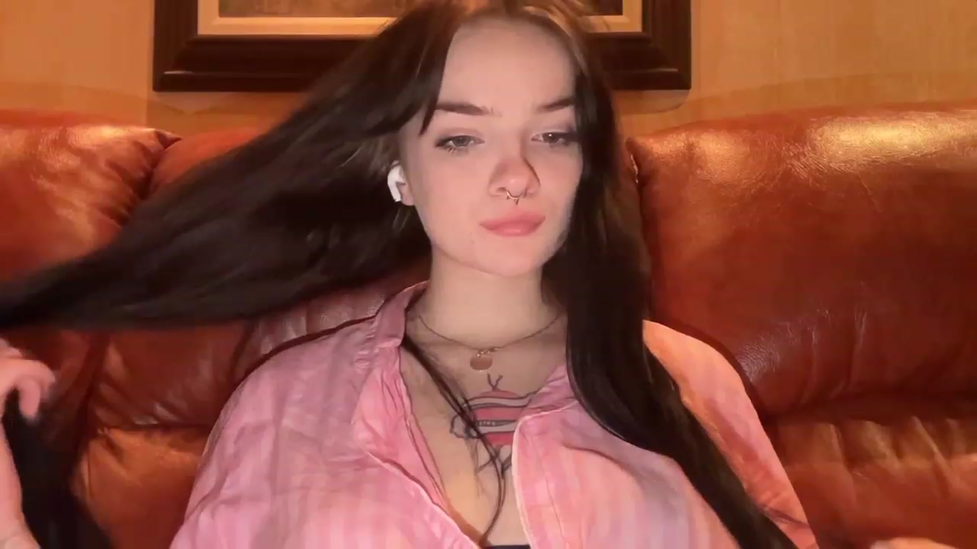 Gallery image thumbnail from sofancysoul's myfreecams stream on, 01/06/2023, 01:02 image 16 of 20