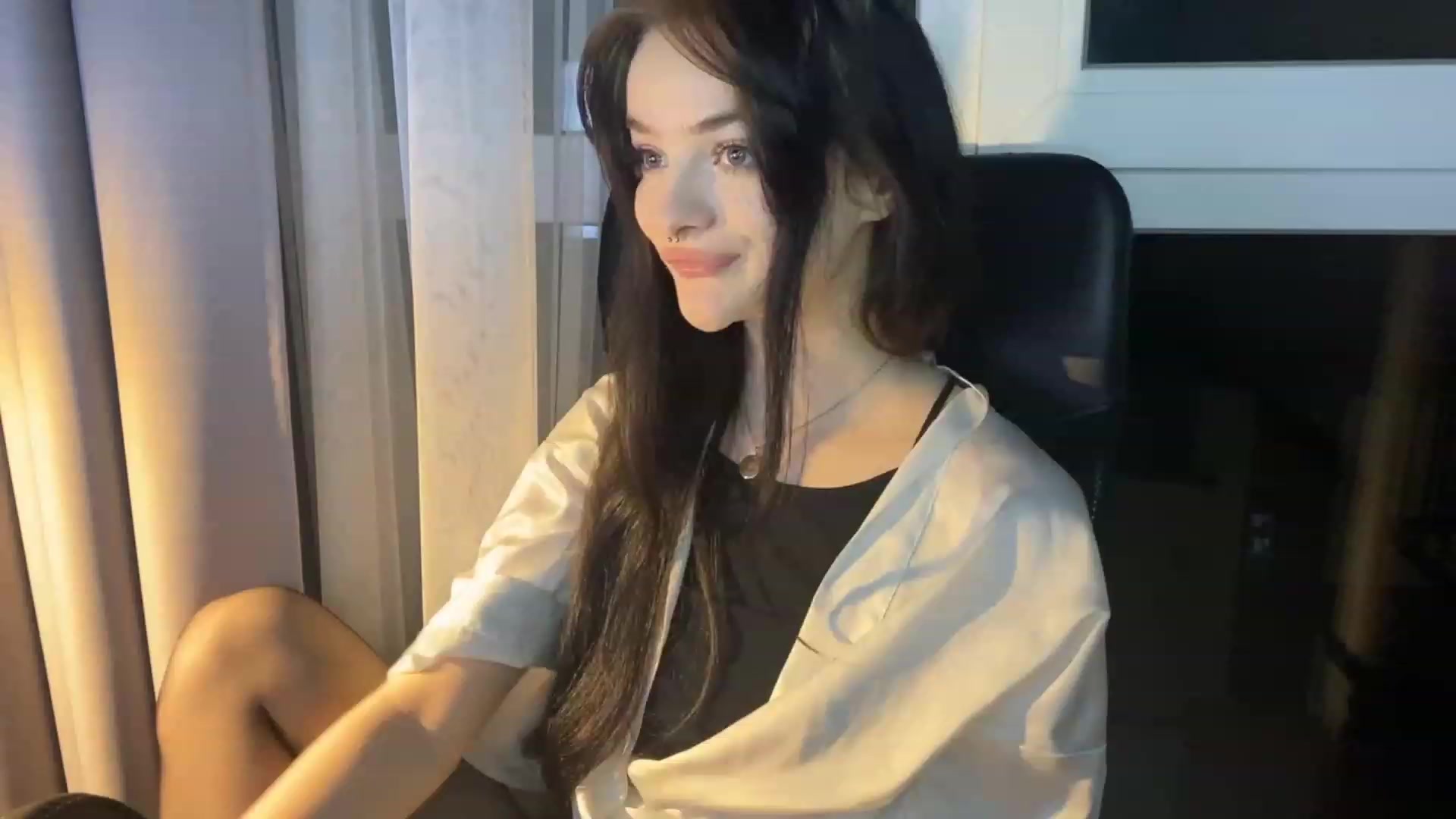 Gallery image thumbnail from sofancysoul's myfreecams stream on, 01/10/2023, 01:19 image 8 of 20