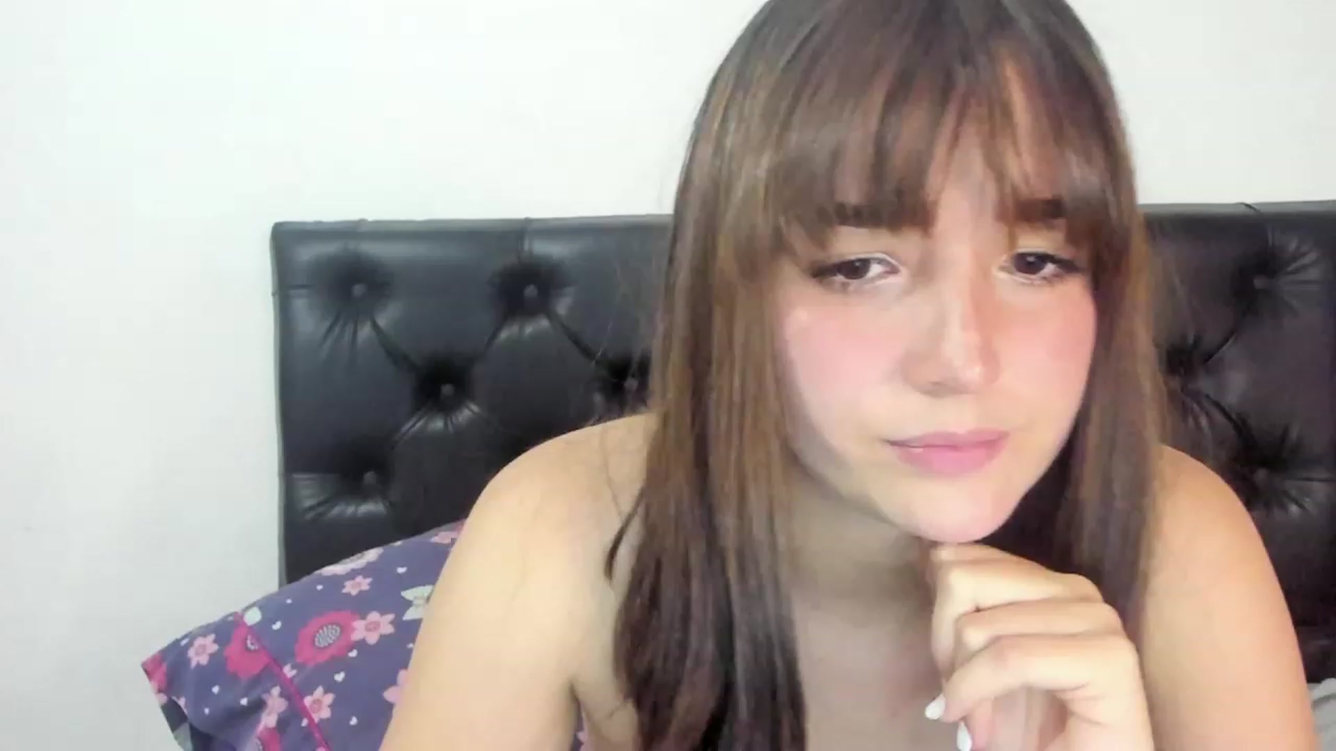 Gallery image thumbnail from sofi_garcia_'s myfreecams stream on, 01/25/2023, 21:58 image 8 of 20