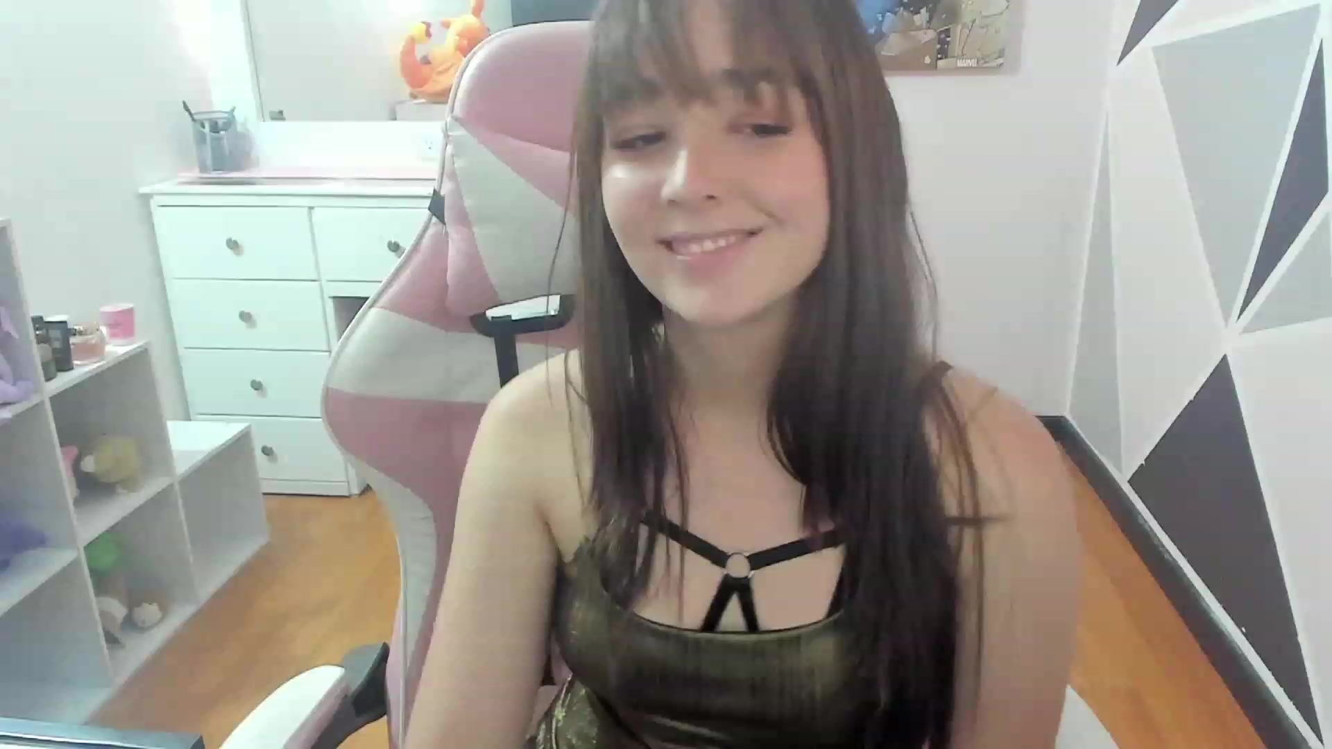 Gallery image thumbnail from sofi_garcia_'s myfreecams stream on, 01/27/2023, 20:00 image 13 of 20