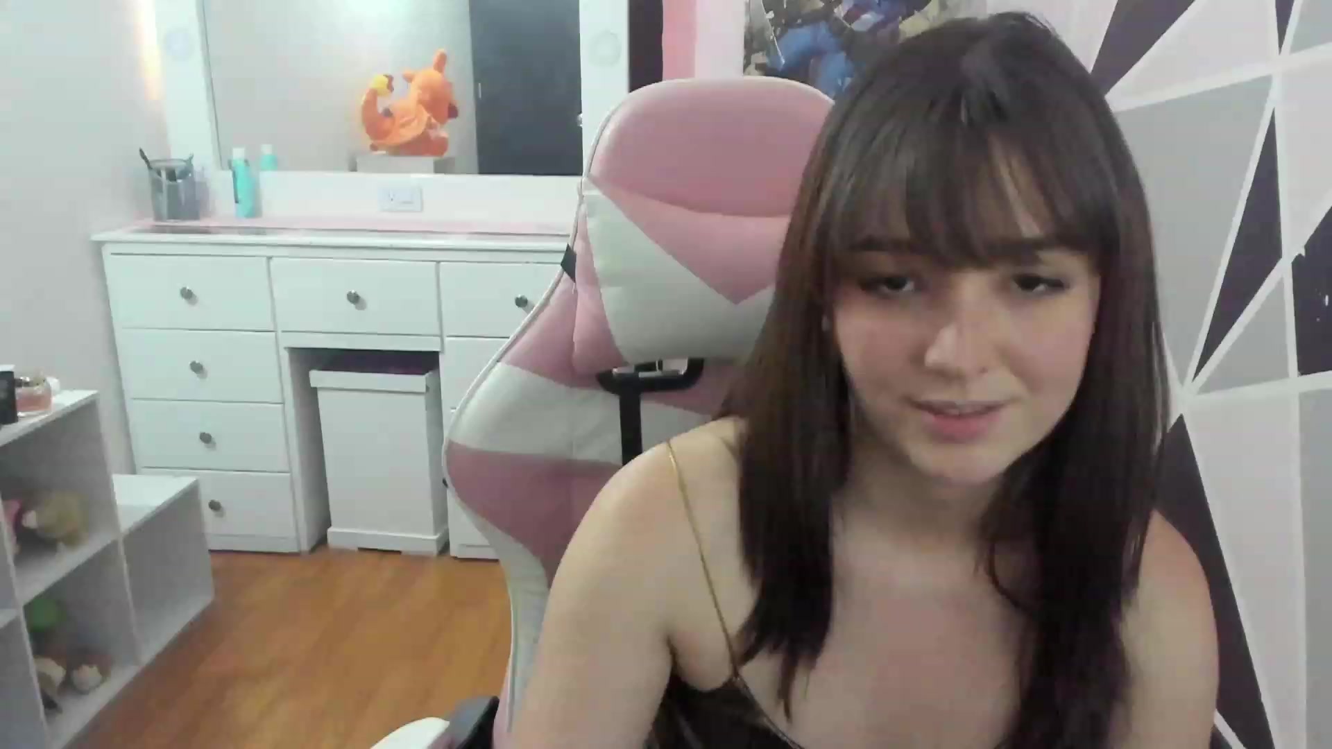 Gallery image thumbnail from sofi_garcia_'s myfreecams stream on, 01/27/2023, 21:09 image 6 of 20