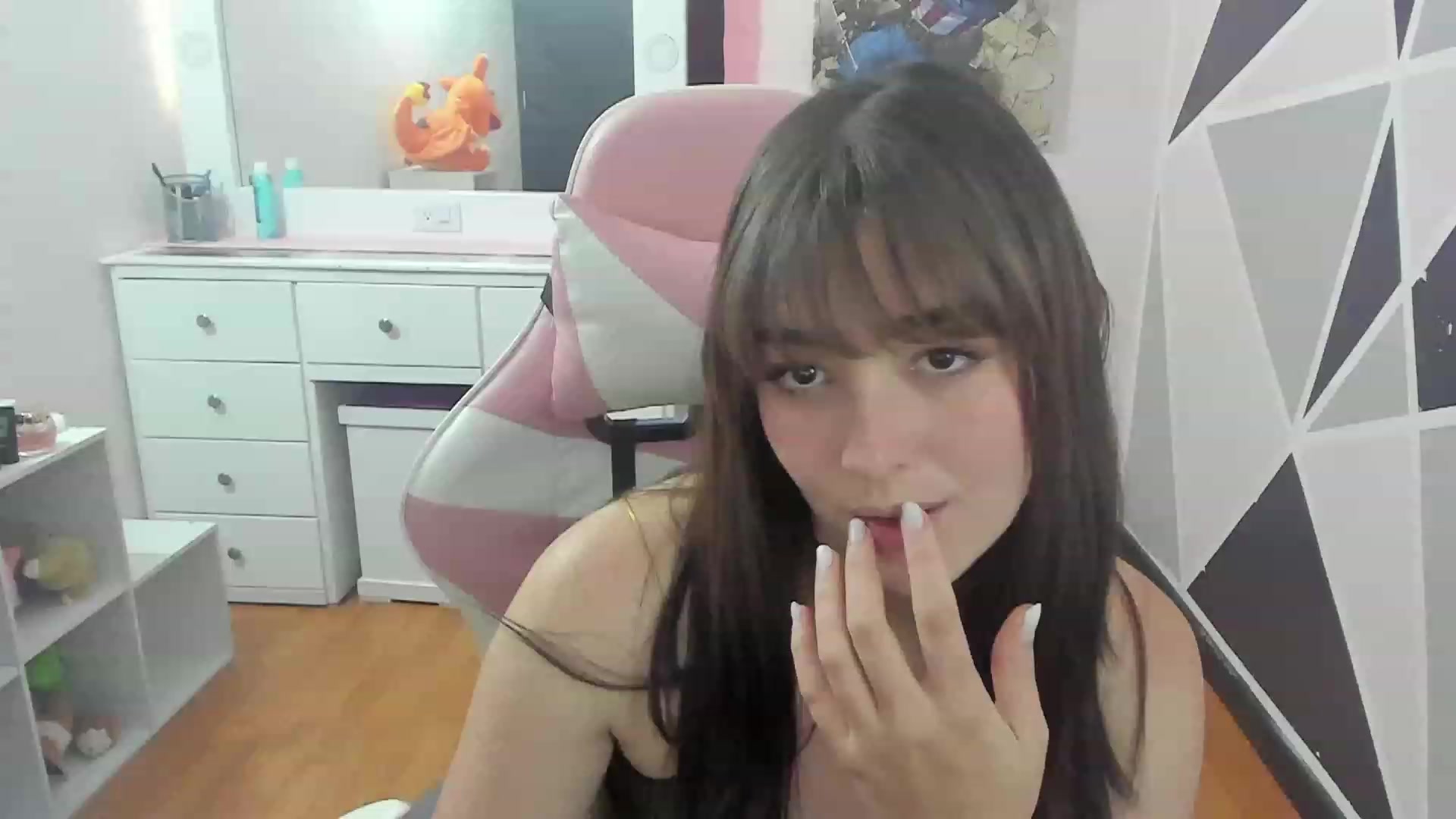 Gallery image thumbnail from sofi_garcia_'s myfreecams stream on, 01/27/2023, 21:09 image 2 of 20