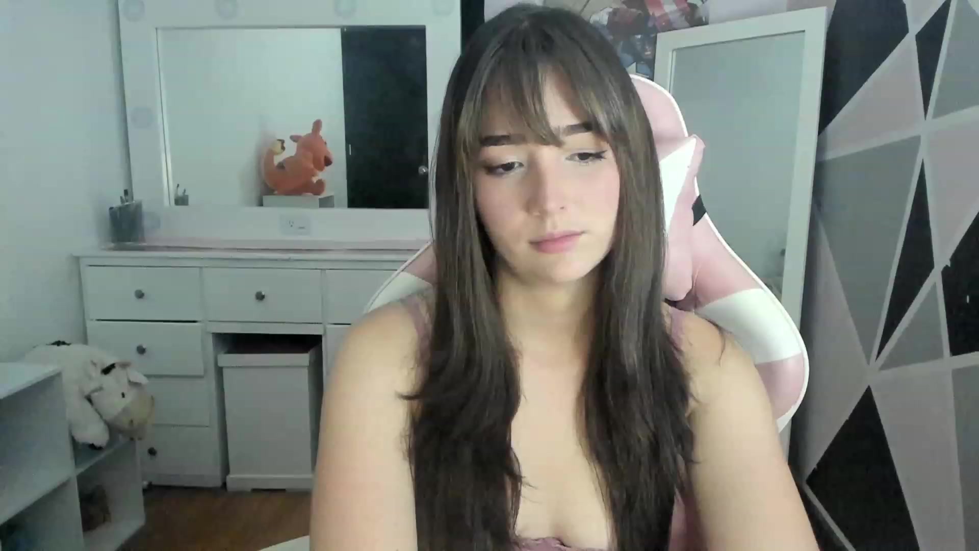 Gallery image thumbnail from sofi_garcia_'s myfreecams stream on, 02/11/2023, 06:04 image 4 of 20