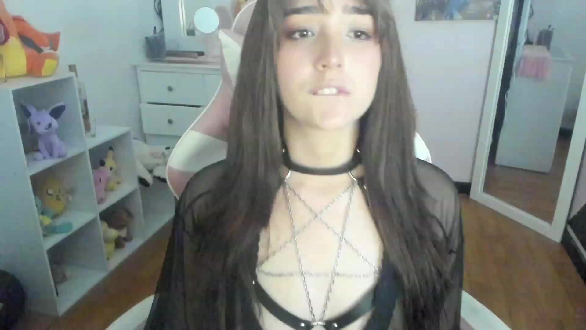Gallery image thumbnail from sofi_garcia_'s myfreecams stream on, 02/12/2023, 05:23 image 3 of 20
