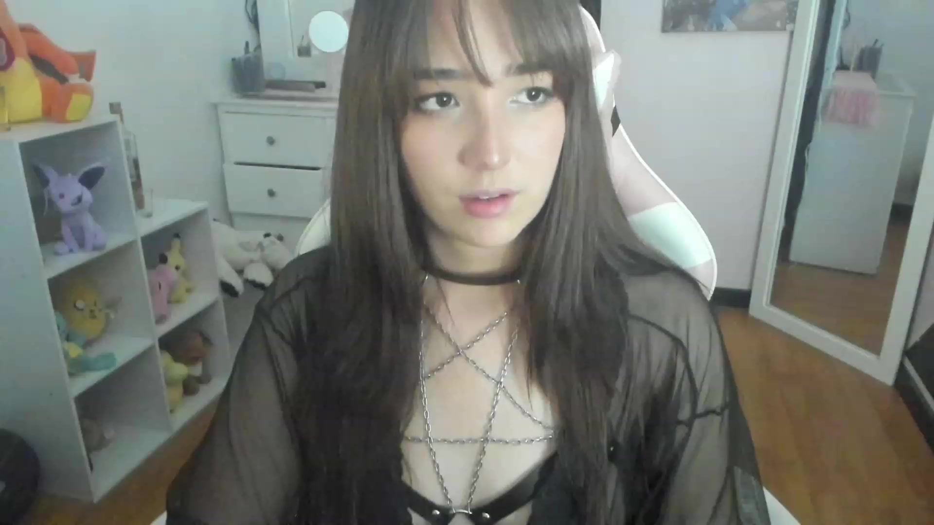 Gallery image thumbnail from sofi_garcia_'s myfreecams stream on, 02/12/2023, 05:23 image 6 of 20