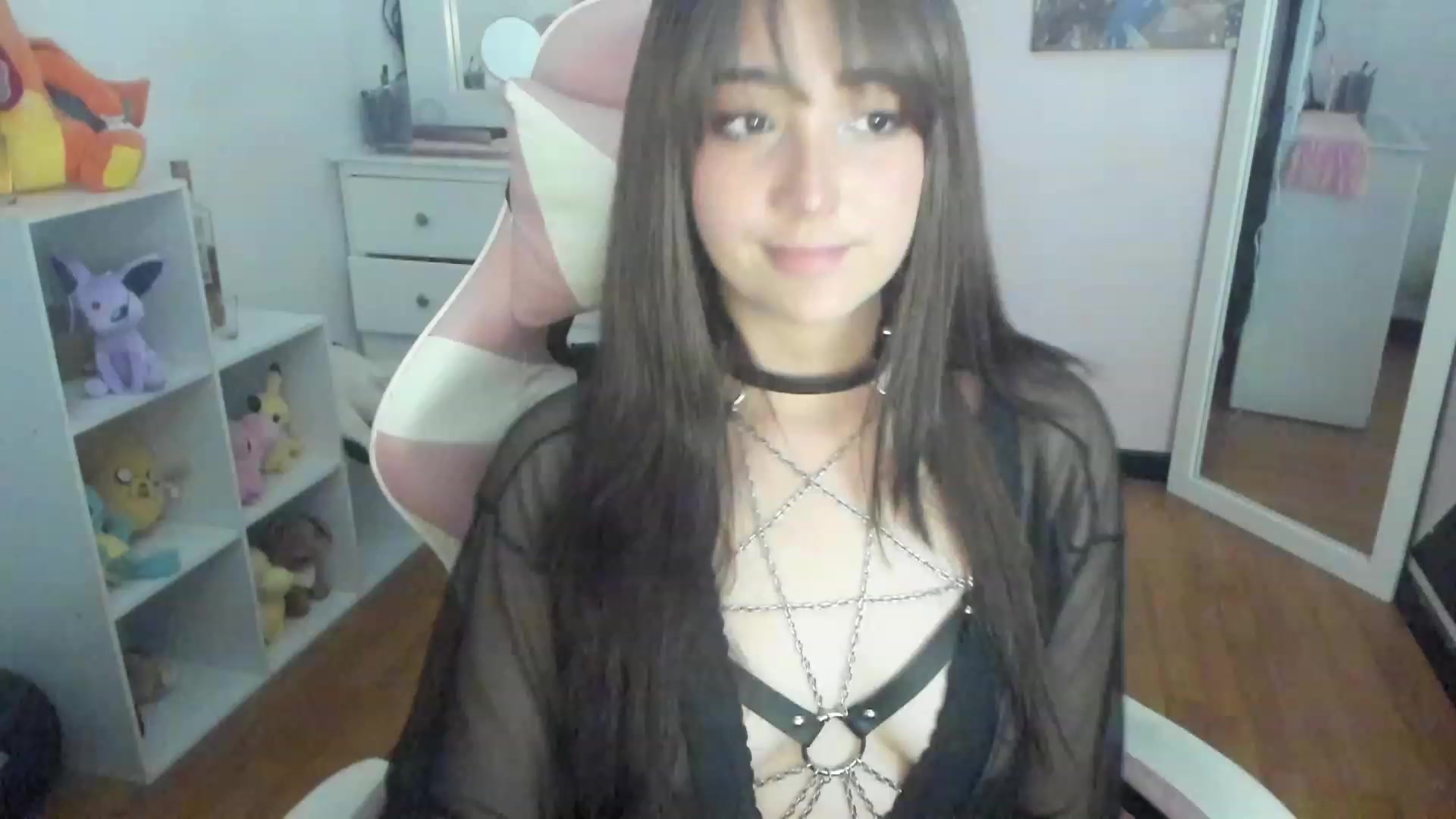 Gallery image thumbnail from sofi_garcia_'s myfreecams stream on, 02/12/2023, 05:23 image 7 of 20