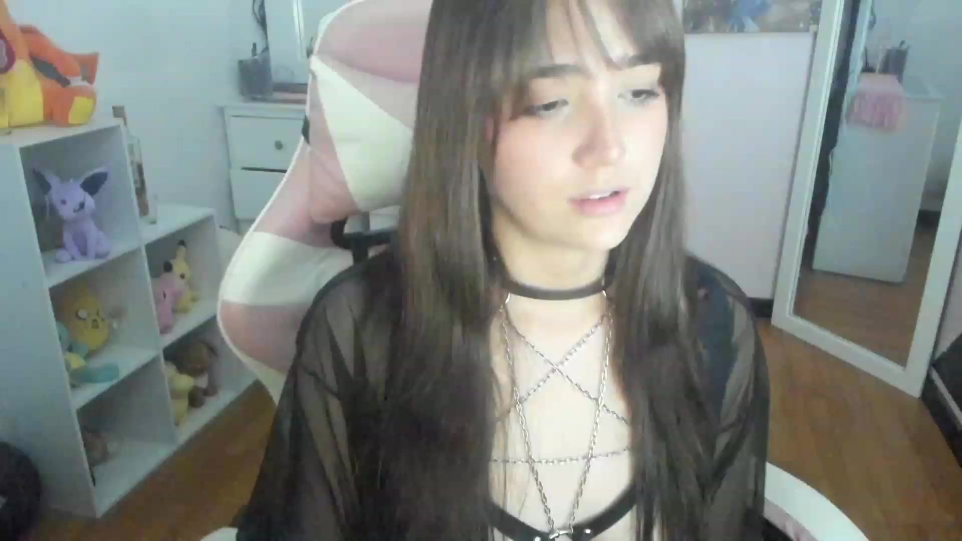 Gallery image thumbnail from sofi_garcia_'s myfreecams stream on, 02/12/2023, 05:23 image 17 of 20