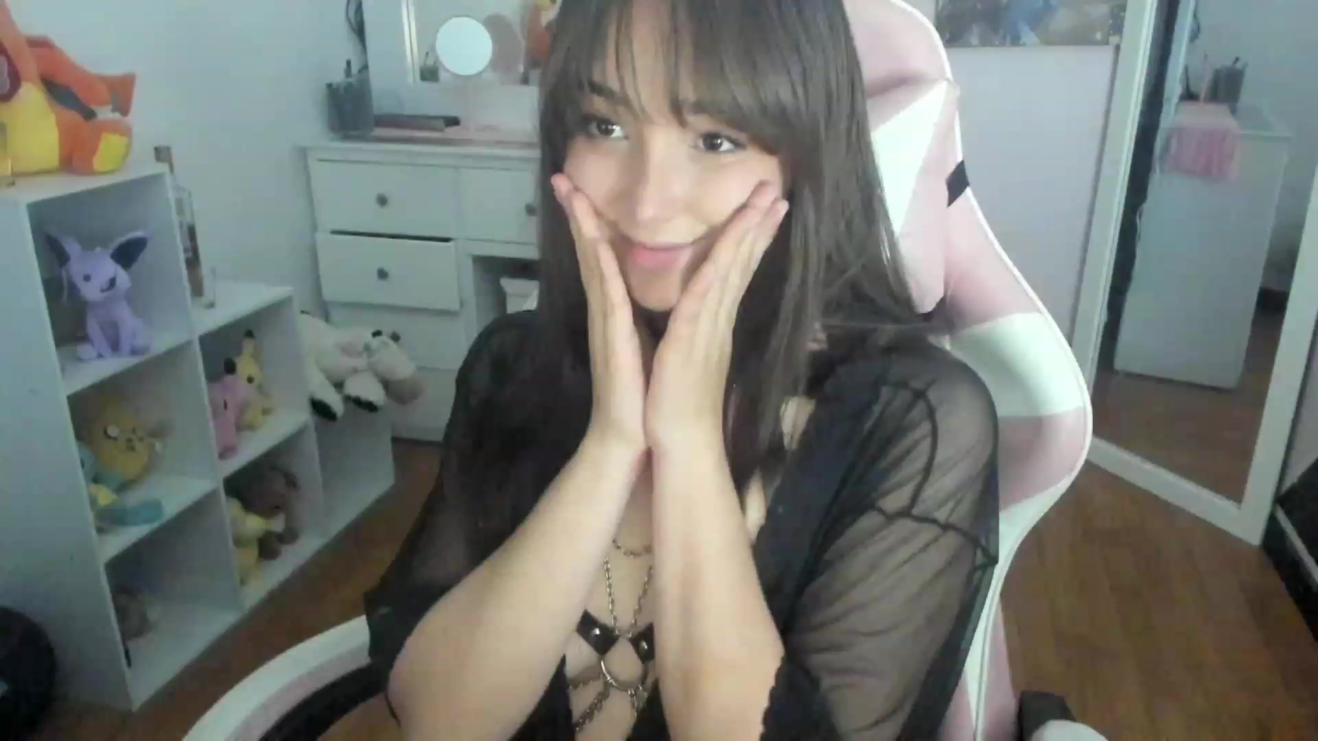 Gallery image thumbnail from sofi_garcia_'s myfreecams stream on, 02/12/2023, 05:23 image 11 of 20