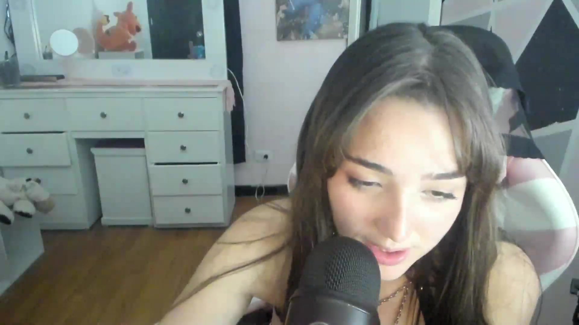 Gallery image thumbnail from sofi_garcia_'s myfreecams stream on, 02/12/2023, 08:07 image 15 of 20