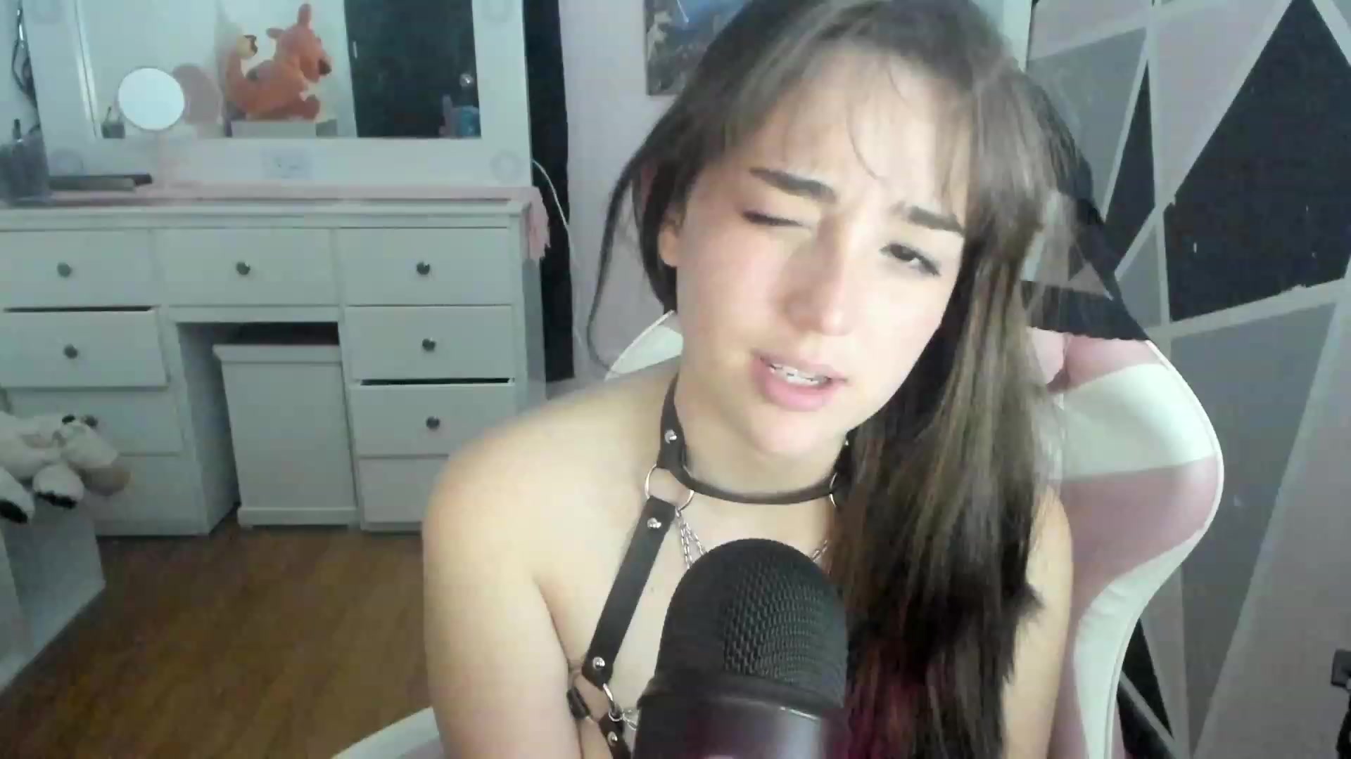 Gallery image thumbnail from sofi_garcia_'s myfreecams stream on, 02/12/2023, 08:07 image 2 of 20